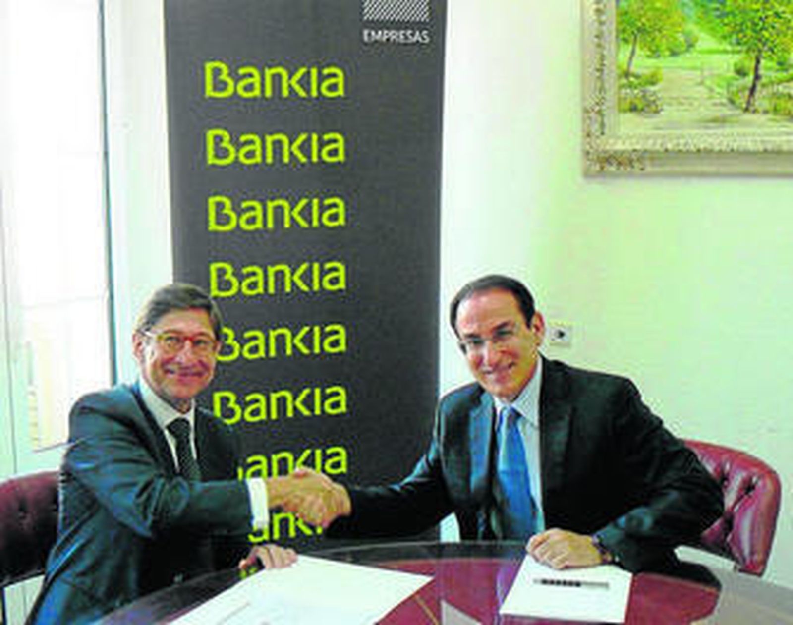 El presidente de Bankia, José Ignacio Goirigolzarri, y el presidente de la CEA, Javier González de Lara.