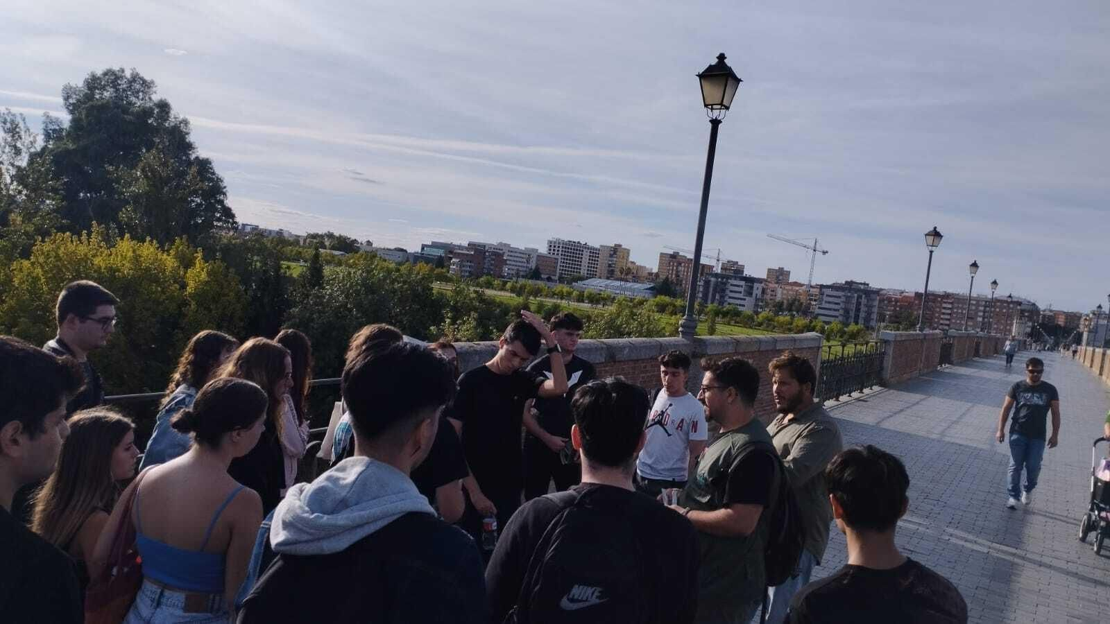 El jerezano Jesús Gil Morión durante la ruta ornitológica para 40 estudiantes de Biología.