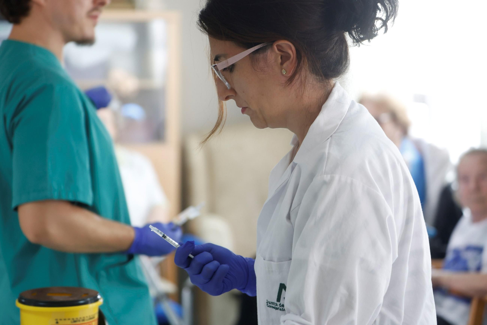El inicio de la vacunación de la gripe y el Covid en las residencias de Córdoba, en fotos