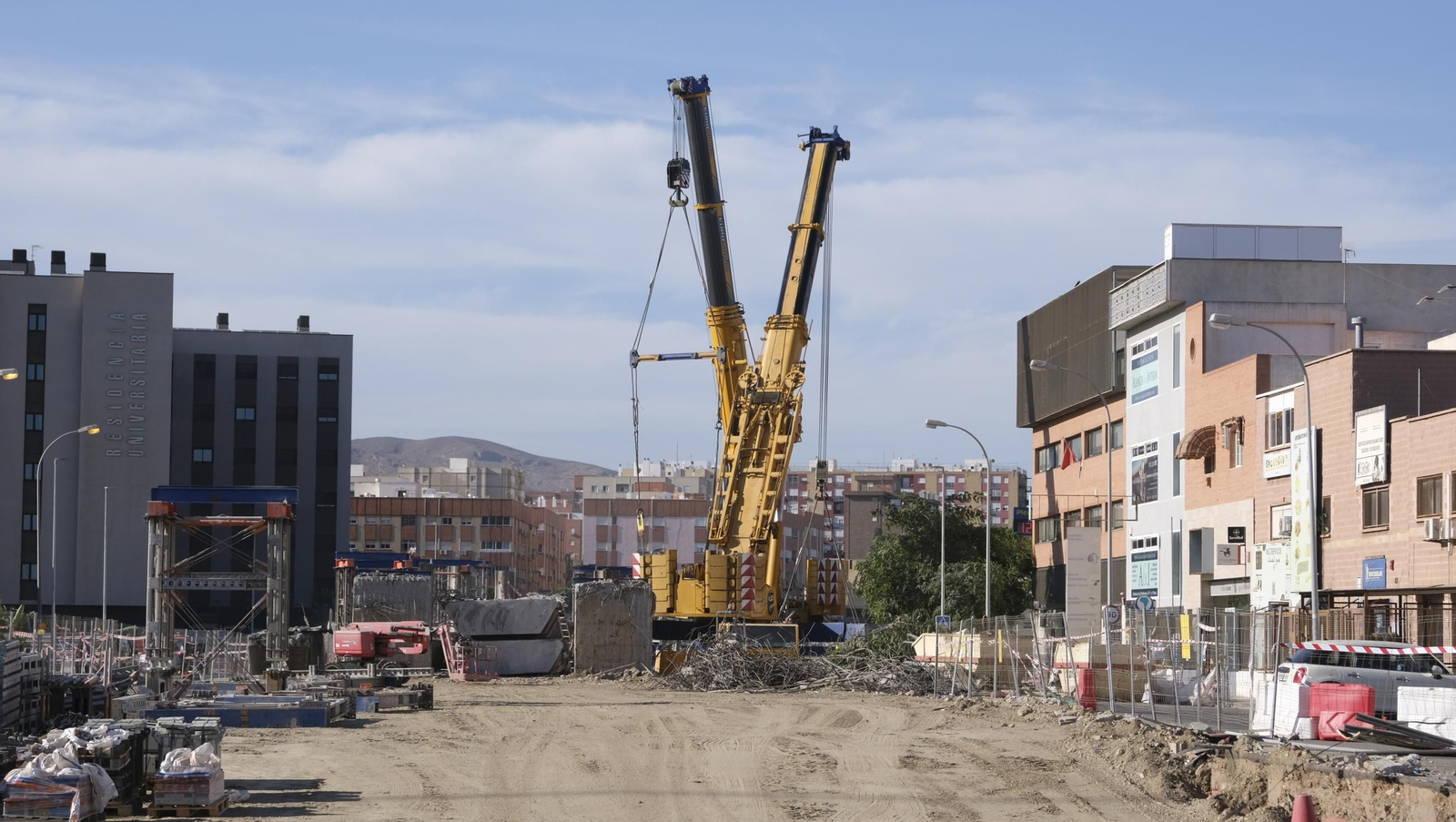 El Puente de la Avenida del Mediterráneo ya es historia, en imágenes