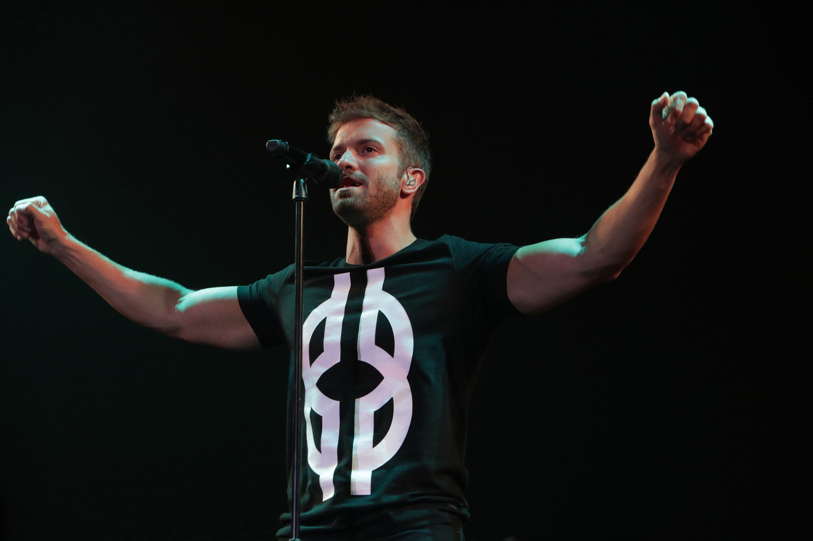 Pablo Alborán, en uno de los conciertos de la gira 'Prometo'.