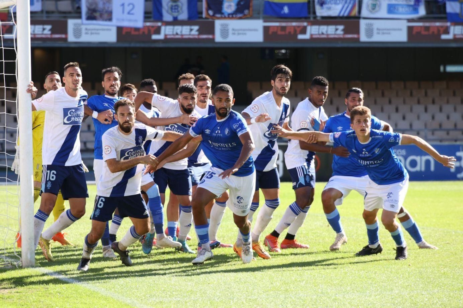 El Xerez DFC sigue sin levantar la cabeza en Chapín y no inquietó al Recre. El Xerez DFC sigue sin levantar la cabeza en Chapín y no inquietó al Recre.