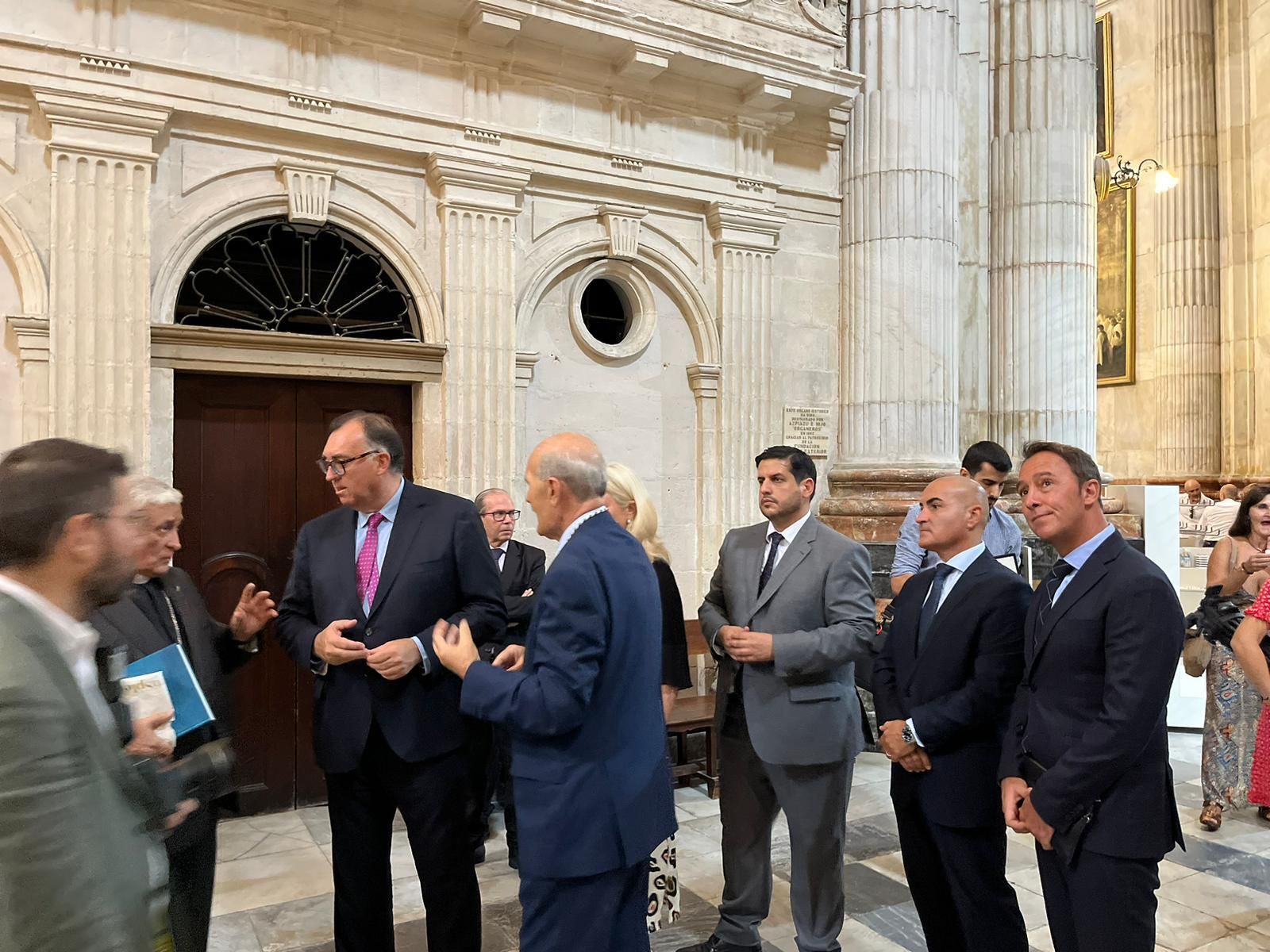 El Obispo con malas compañías