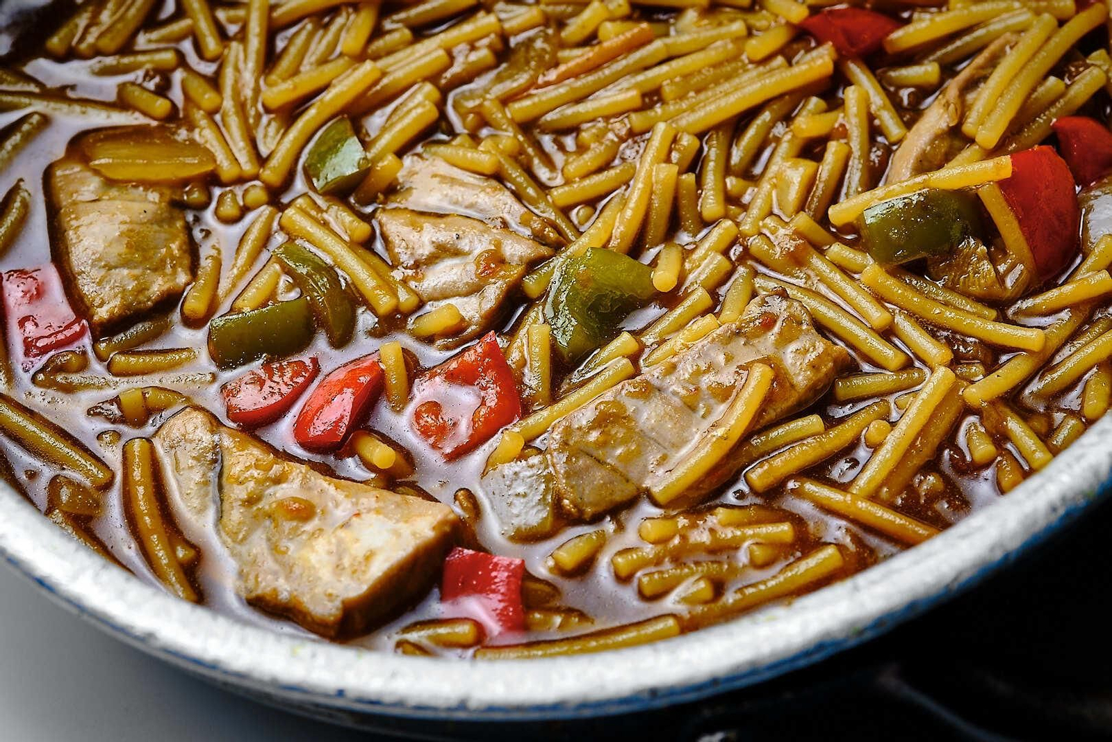 Fideos con Atún Rojo salvaje de Almadraba de El Faro de Cádiz.