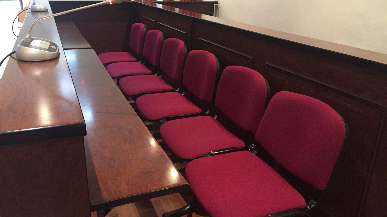 Una de las bancadas de la Audiencia.