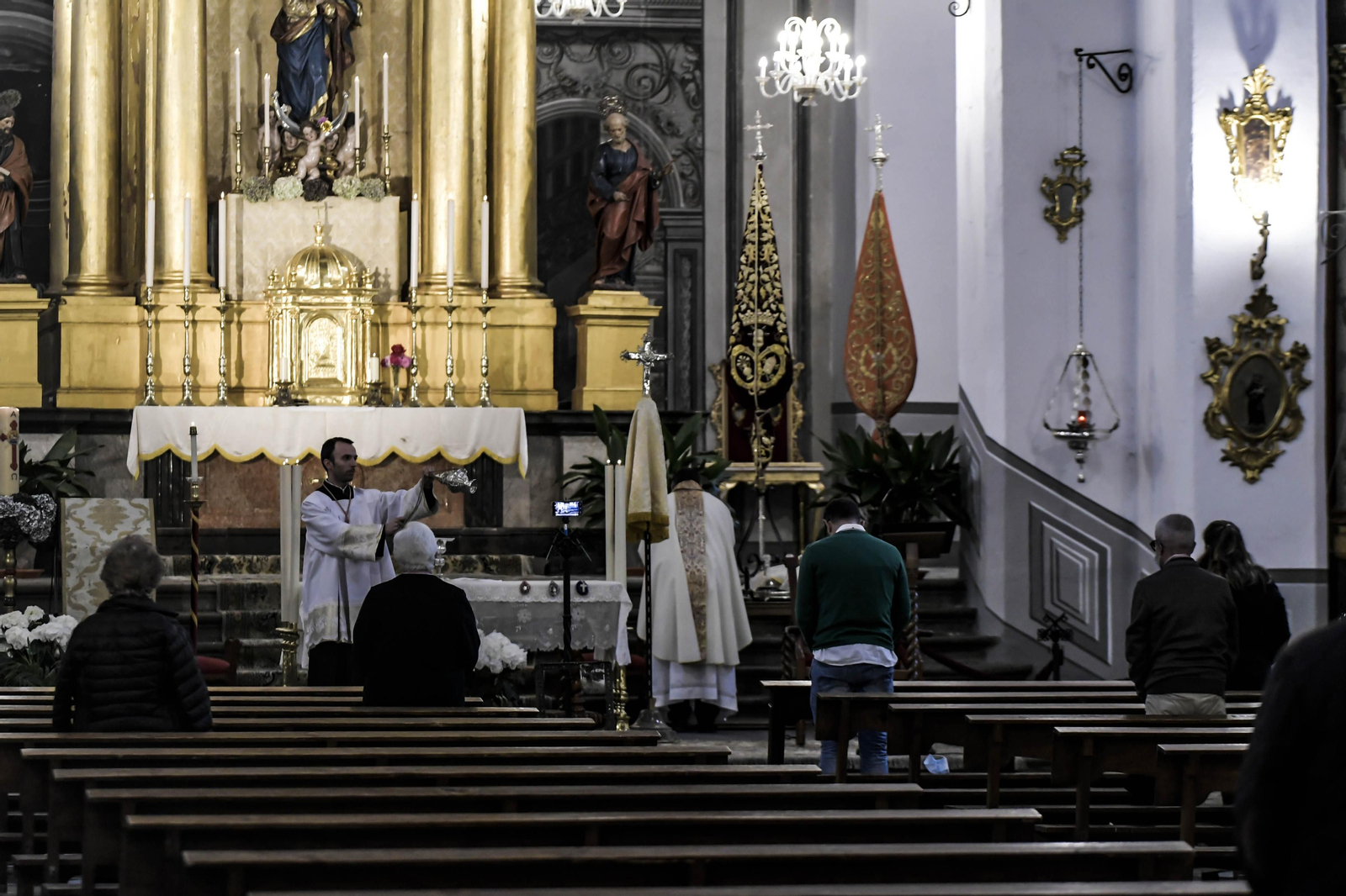 Imágenes de la última misa en Granada en fase 0