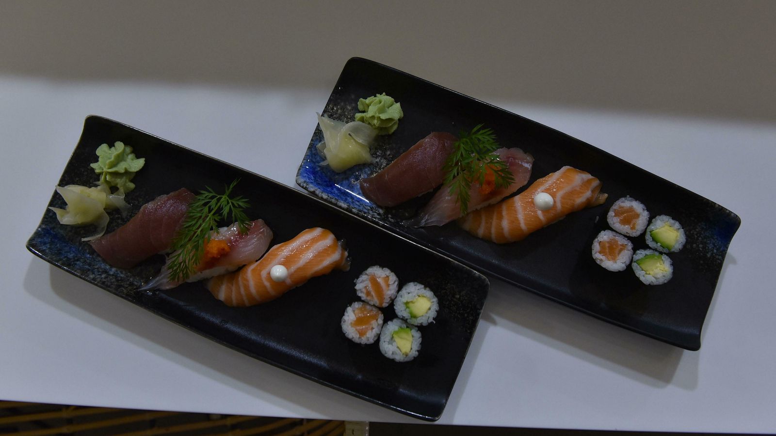 Plato de sushi y sashimi.