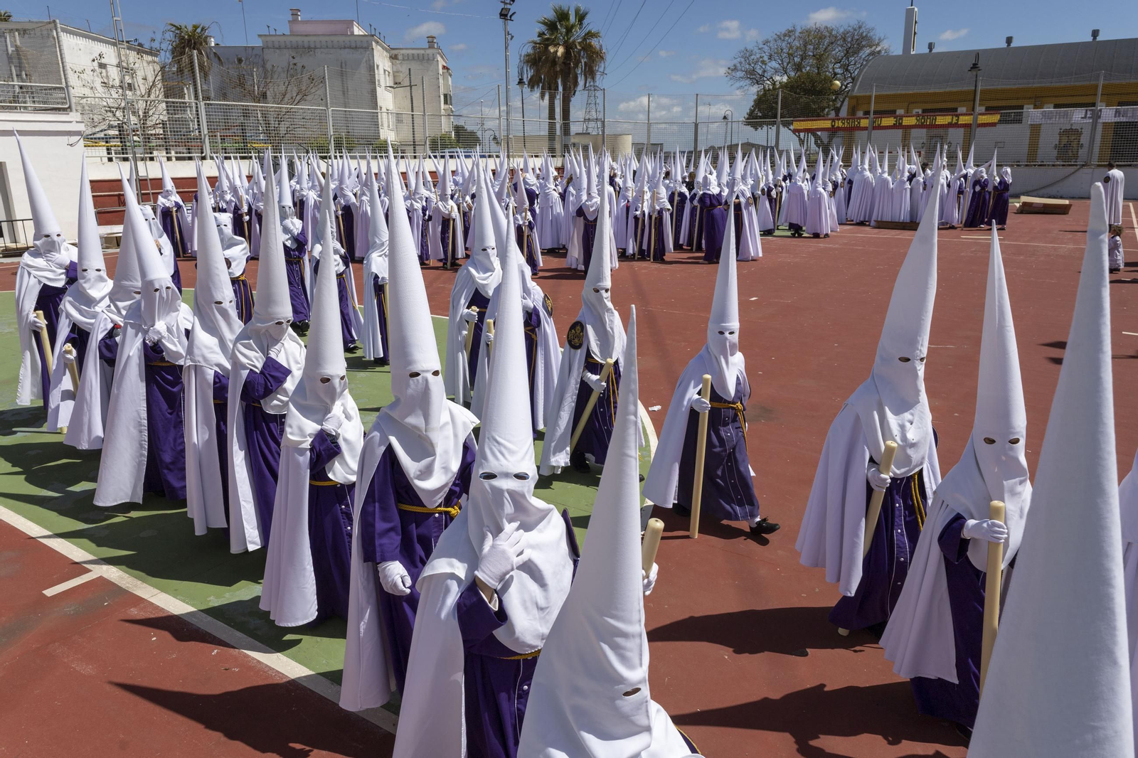 En imágenes, Gran Poder adeanta su salida y recorta su recorrido en el Miércoles Santo de la Semana Santa 2025 de San Fernando