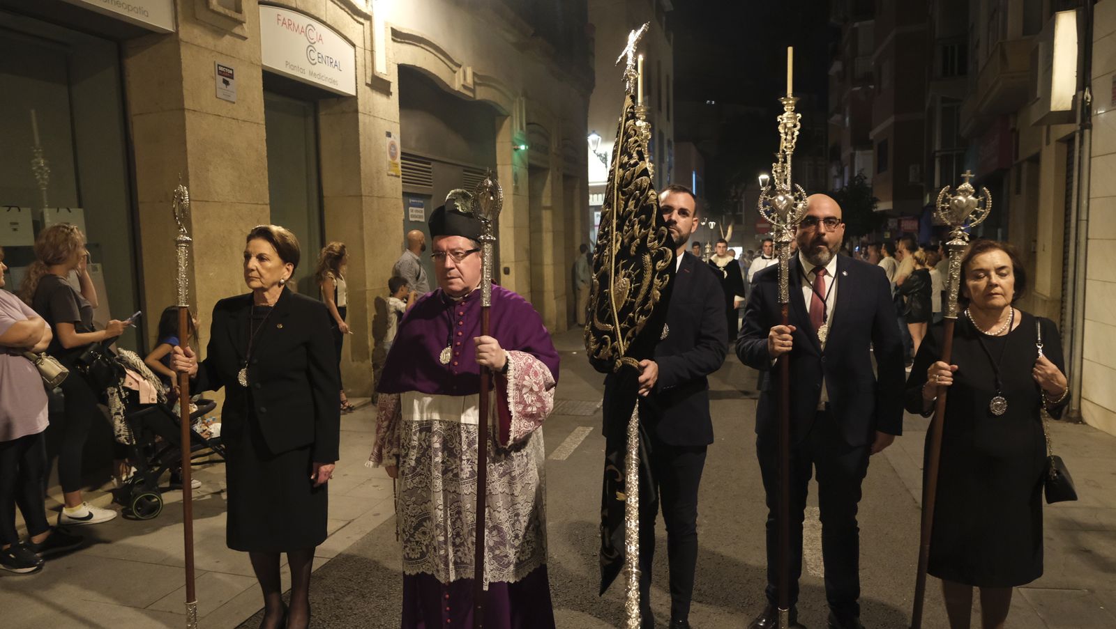 Imágenes de La Magna por las calles de Almería