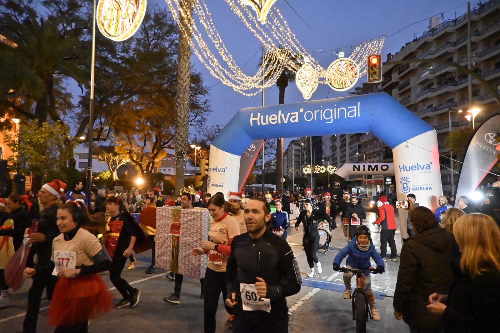 Búscate en las mejores fotografías de la San Silvestre de Huelva 2025