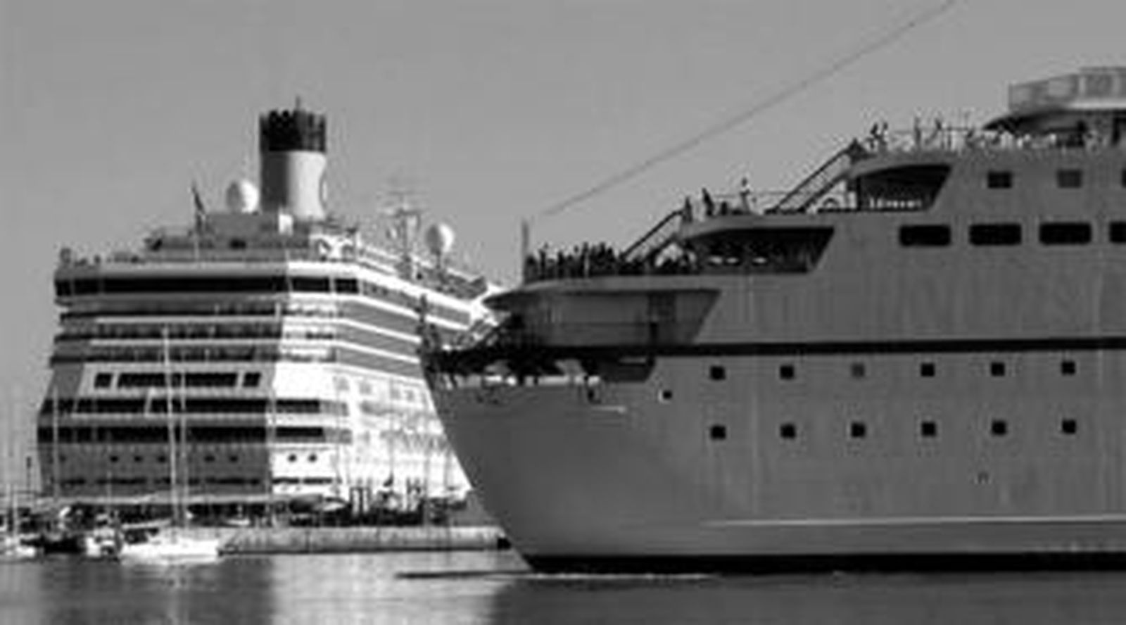 Varios cruceros llegan a la estación marítima del Puerto de Málaga.