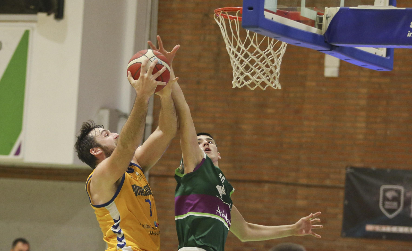 El Novaschool se lleva el derbi ante el Unicaja en Los Guindos