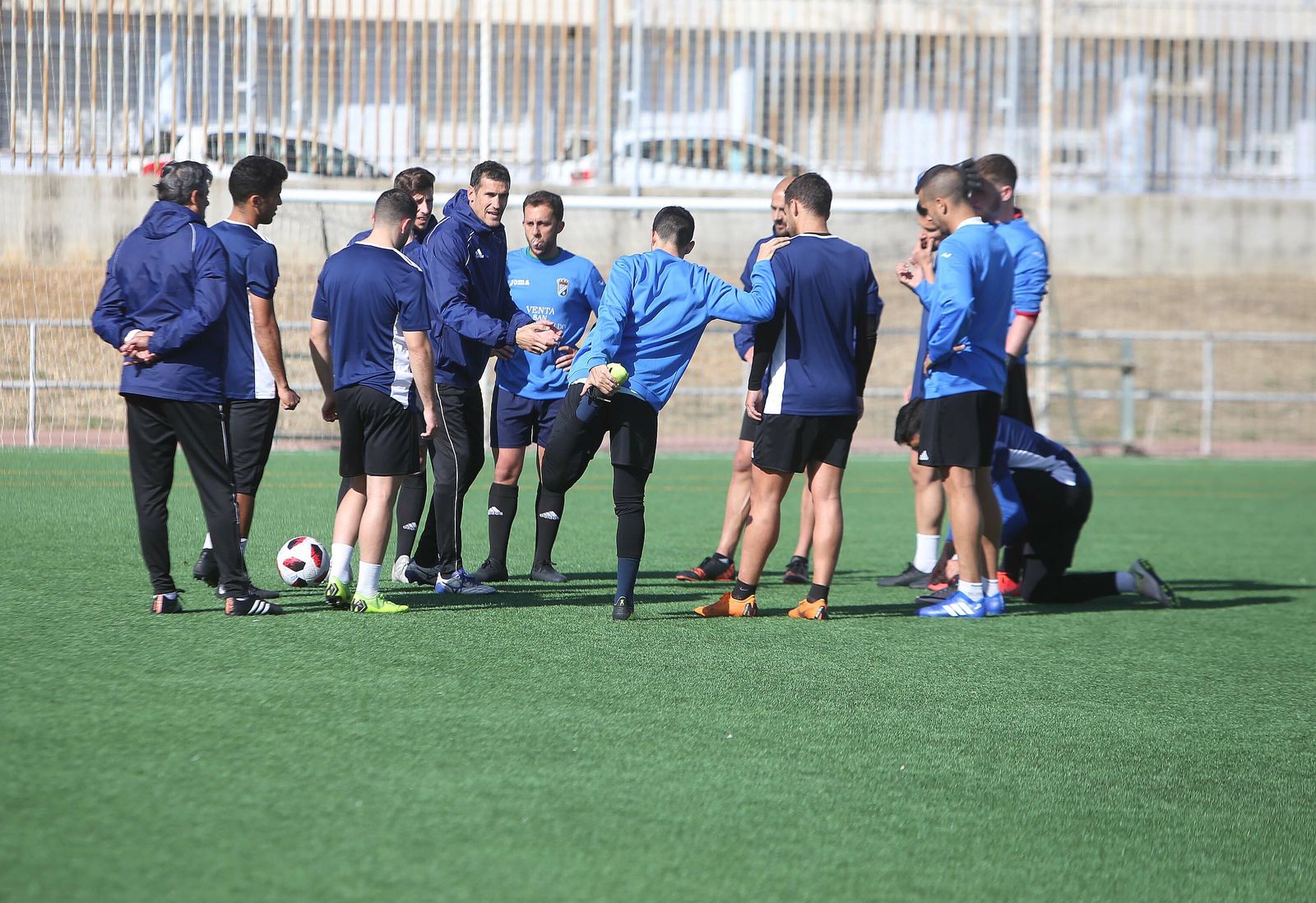 Calle, dando instrucciones en un entrenamiento en La Granja.
