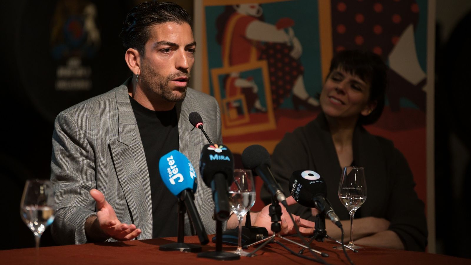 David Coria, detallando ‘Los bailes robados’ que estrena en el Festival de Jerez.