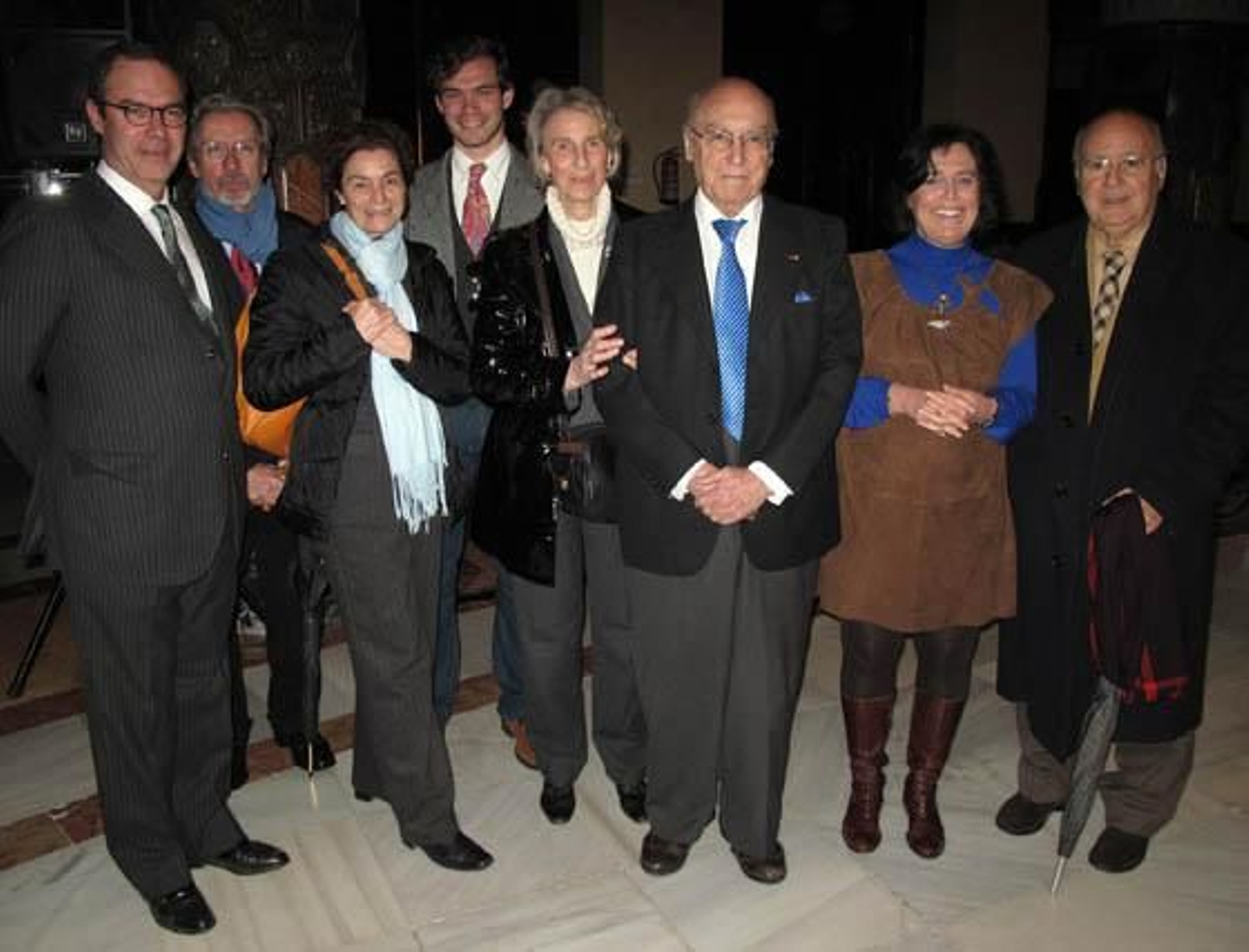 Manuel Clavero Ternero, abogado de Montero Aramburu; José Antonio López de la O; Mercedes Clavero; Pablo Luque, Guadalupe Ternero, Manuel Clavero Arévalo, Fátima Cabrera y el periodista y escritor Nicolás Salas.

Foto: Victoria Ramírez