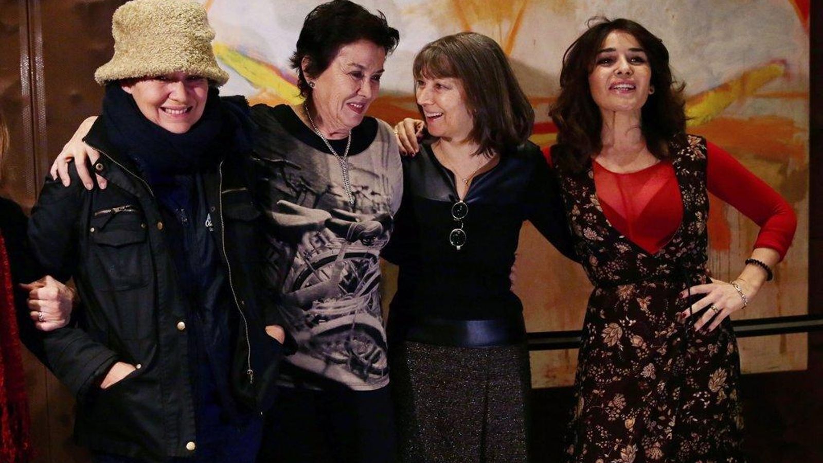 De i. a dcha. Cristina Marsillach; Teresa del Río, madre de Cristina y Blanca; la viuda de Adolfo Marsillach, Mercedes Lezcano; y Blanca Marsillach.