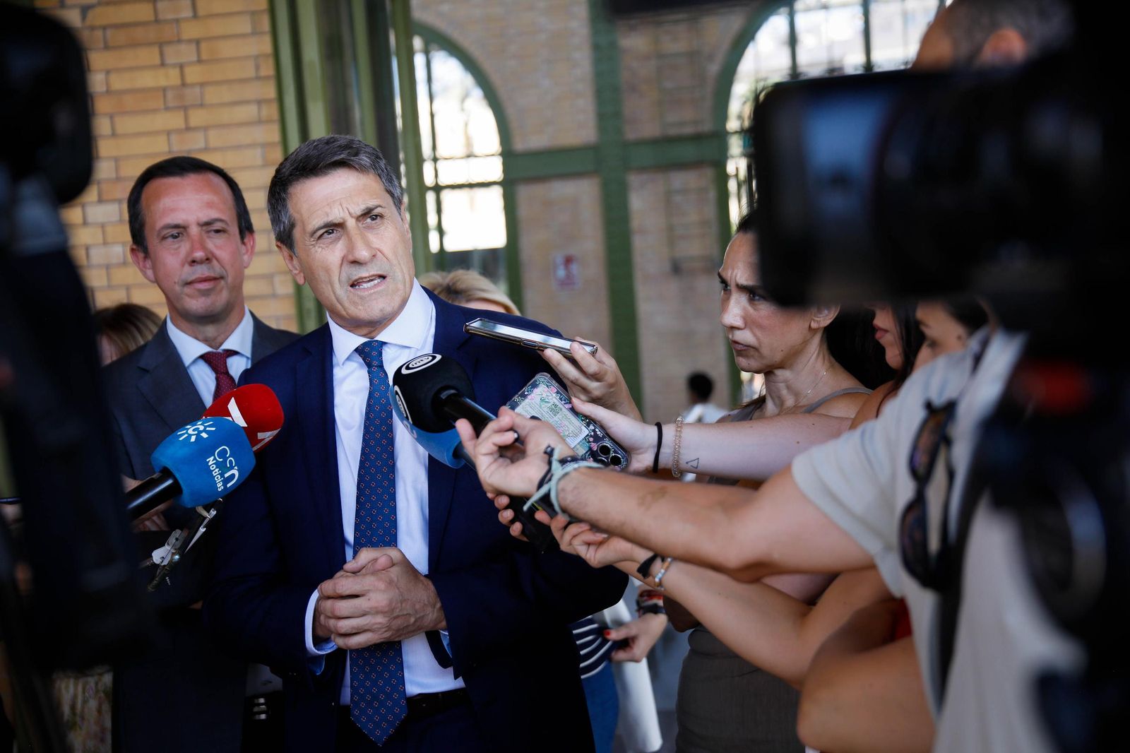 El delegado del Gobierno, Pedro Fernández, visita la estación histórica de Renfe en Almería, en imágenes
