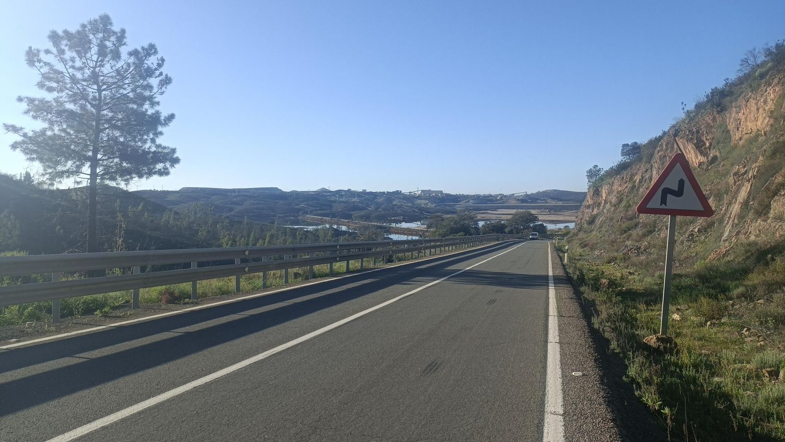Vistas de las minas desde la subida a Campofrío.