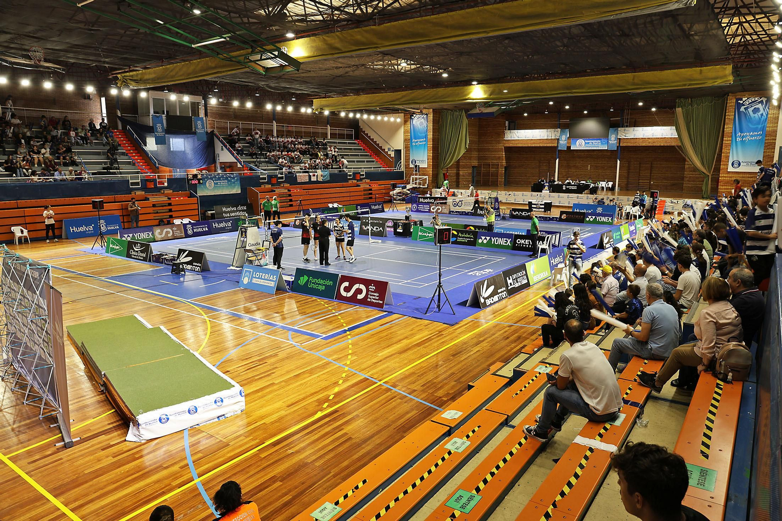 Imágenes de la final de liga de bádminton entre el IES La Orden y La RInconada