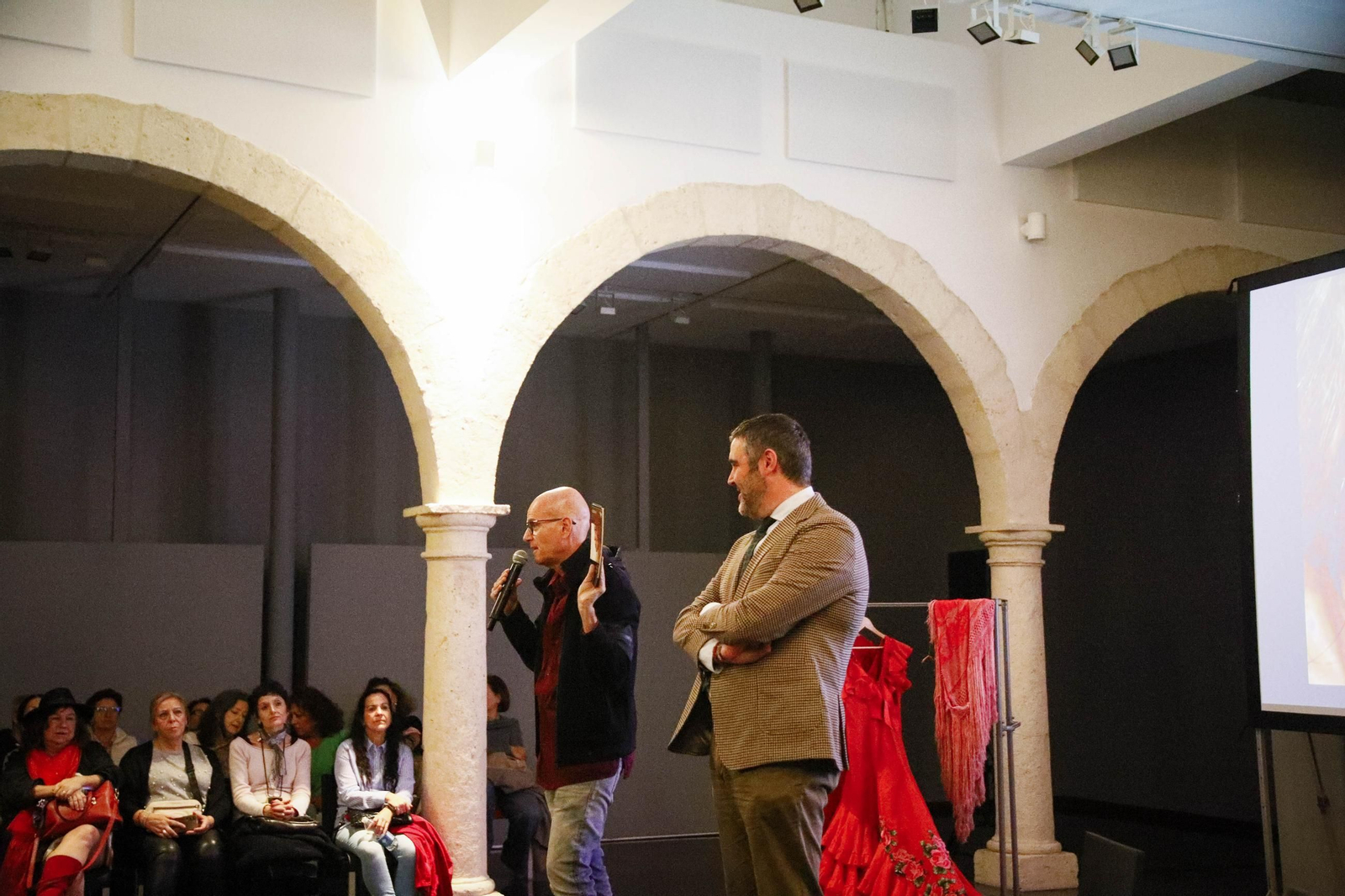 El Centro Andaluz de la Fotografía de Almería presenta el calendario 2025 con la actuación de la bailaora María Moreno, en imágenes