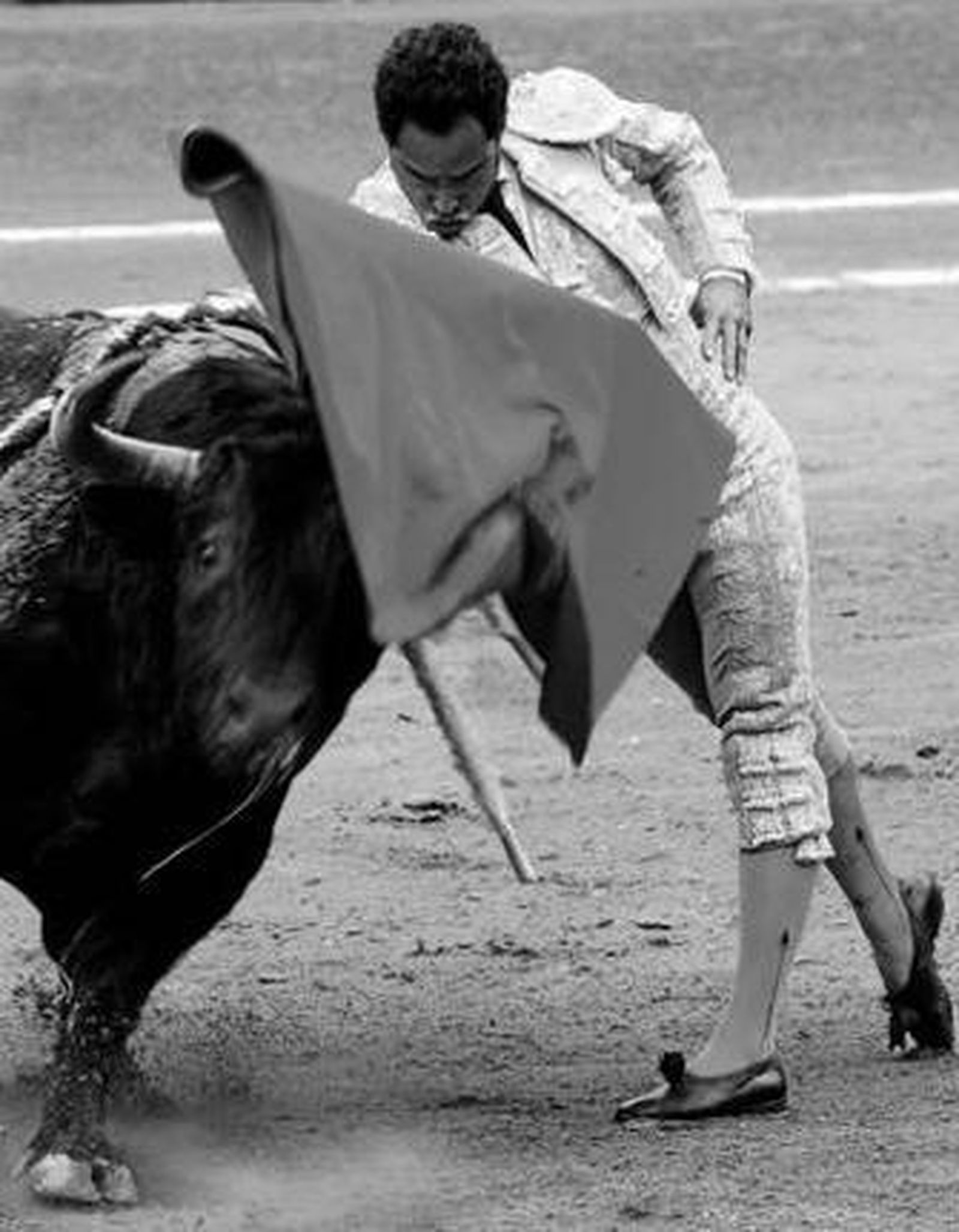 Un pase de pecho de Bolívar, confirmando con el toro 'Madrilisto'.