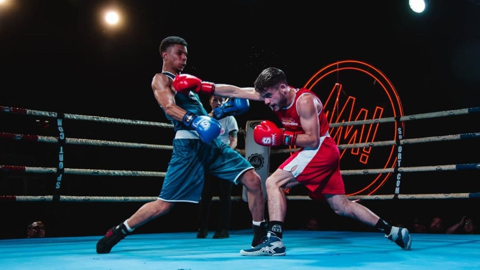 Dani Hernández, en acción en la velada del Murcia Boxing Show.
