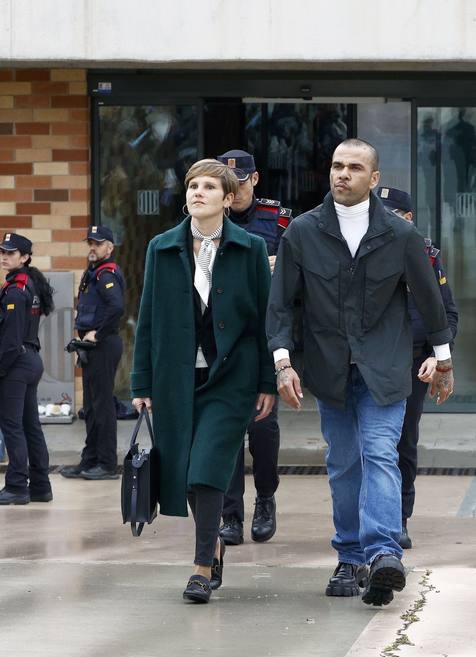 Las fotos de la salida de la cárcel de Dani Alves