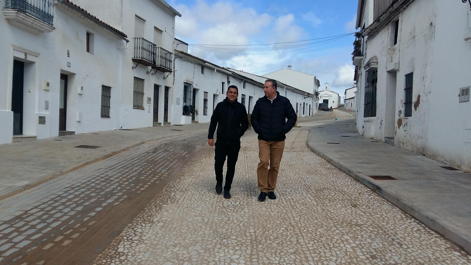 El concejal Carlos García y el alcalde de Aracena, Manuel Guerra.