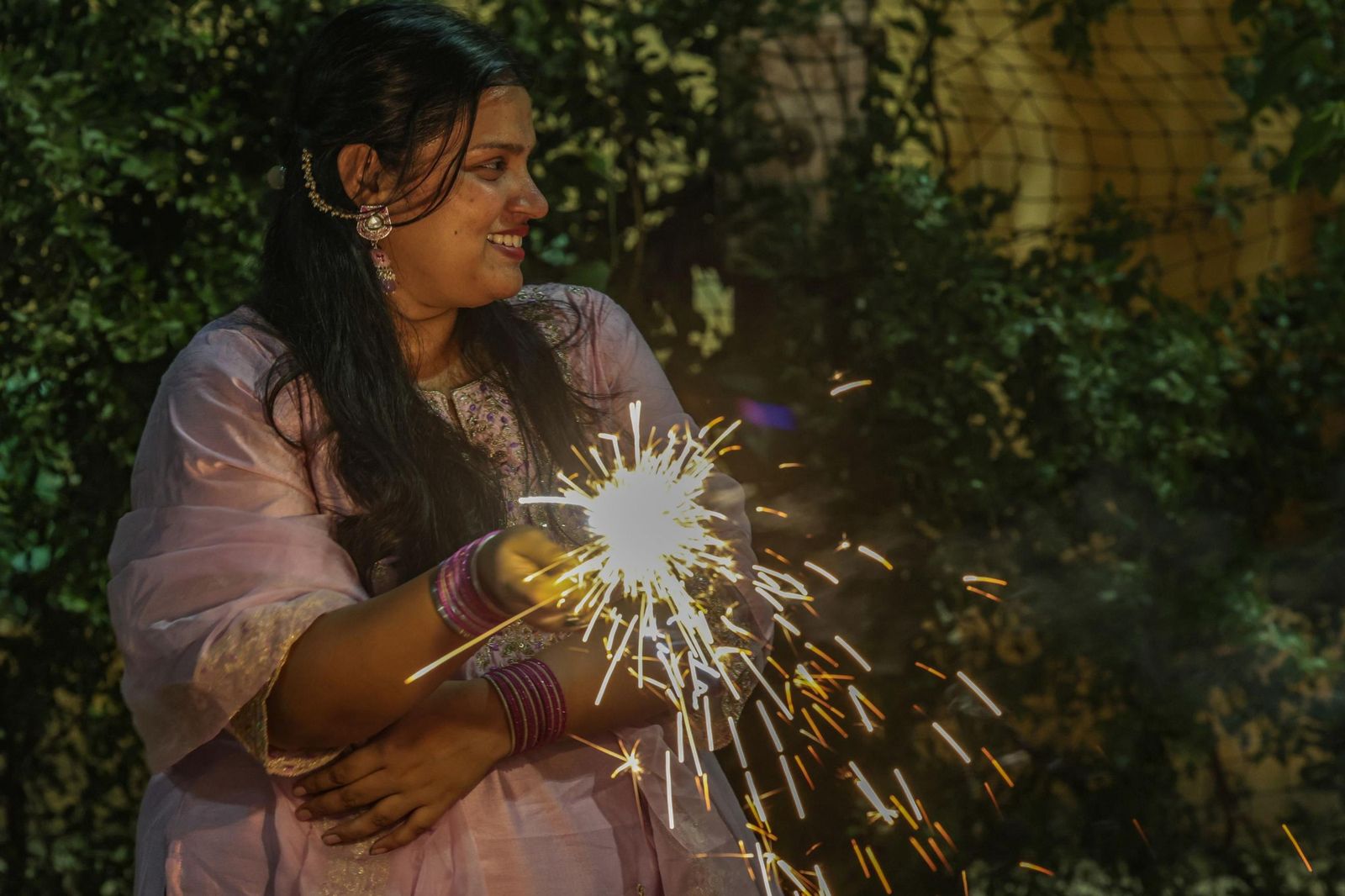 Las preciosas imágenes de la celebración del Diwali en India: un festival de luz y color