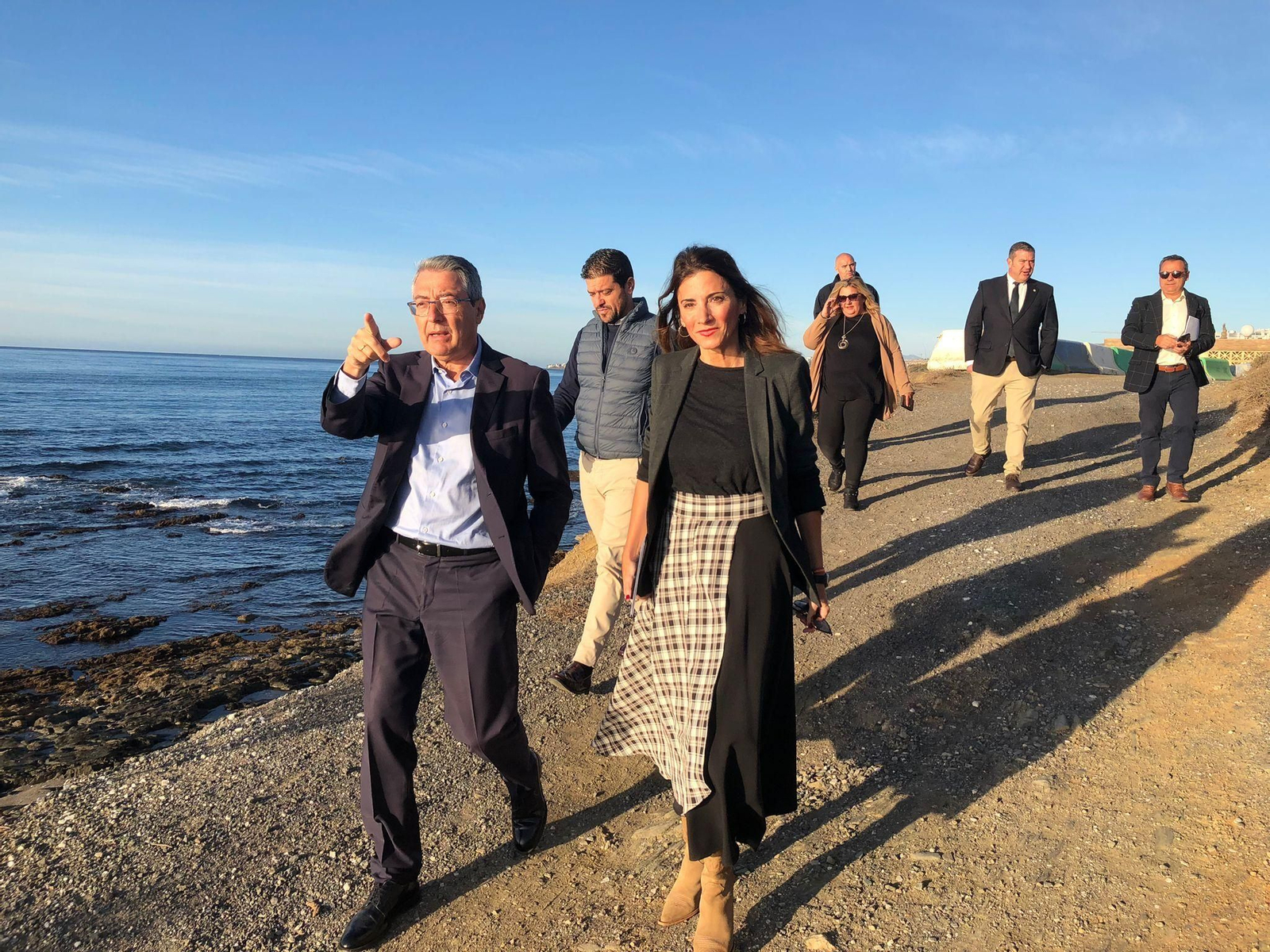 La visita institucional a la zona del Faro de Calaburras.