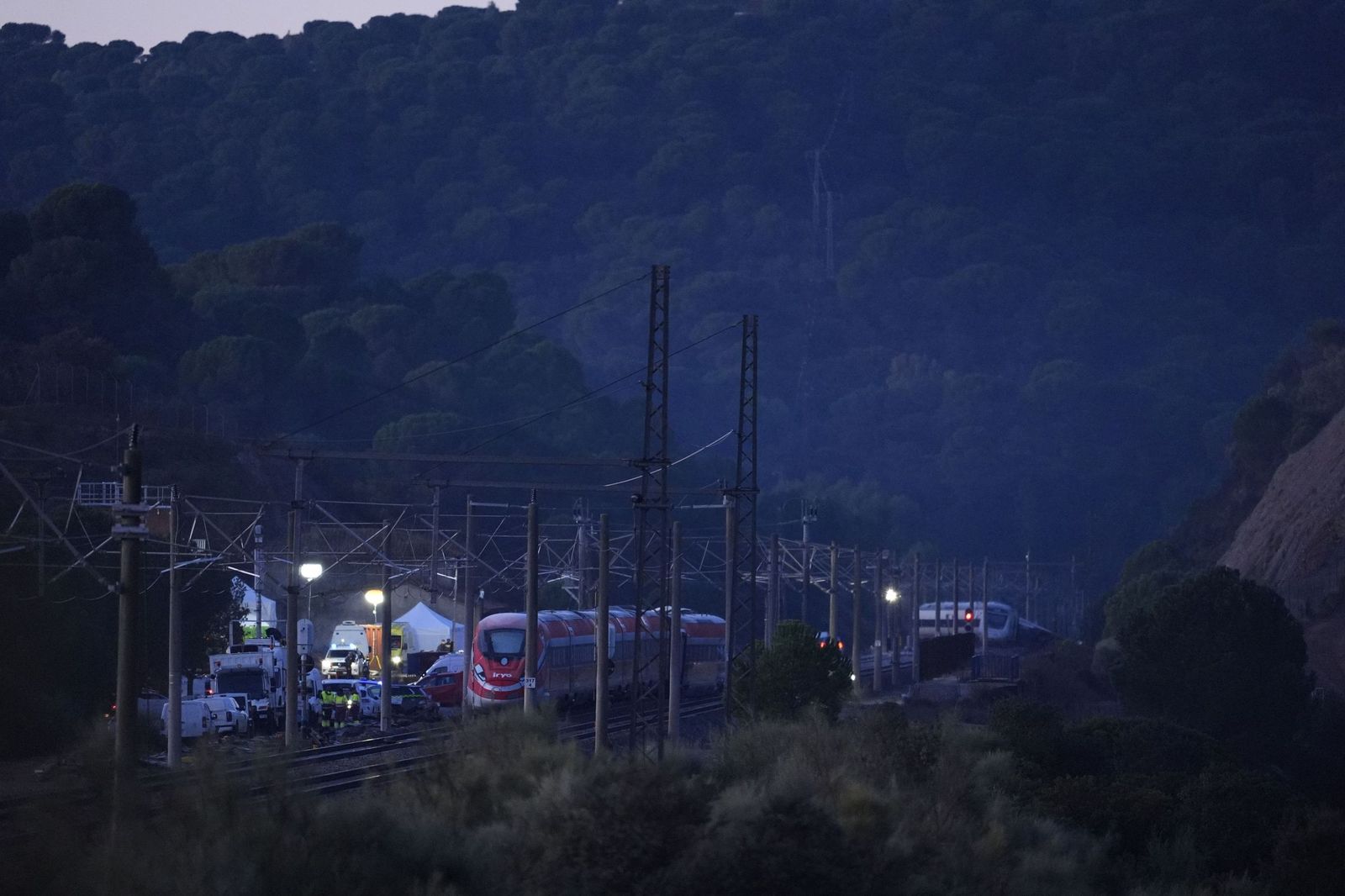 Trabajos en Adamuz a primera hora de la mañana.