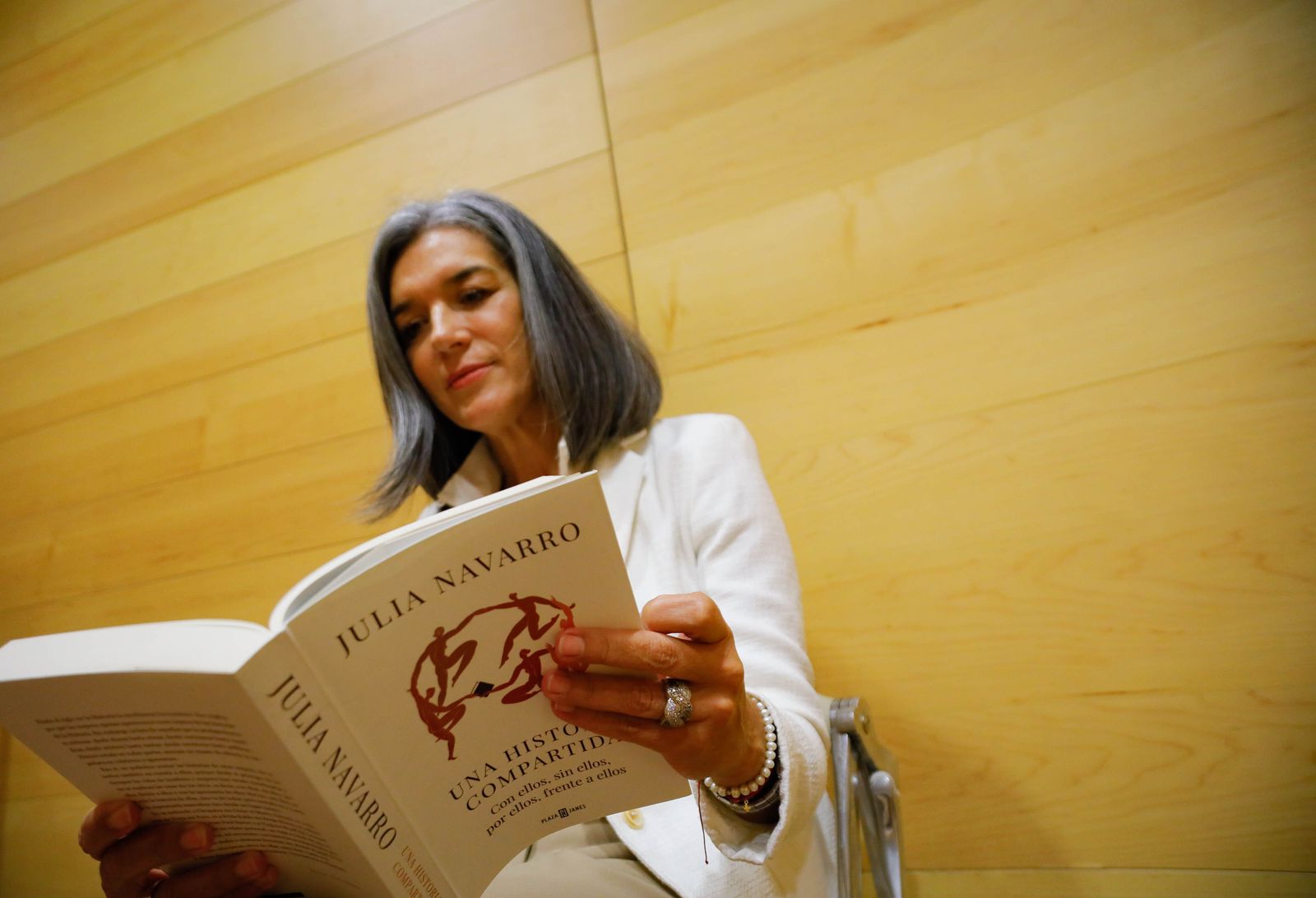 Imágenes de Diario de los Libros, con Julia Navarro