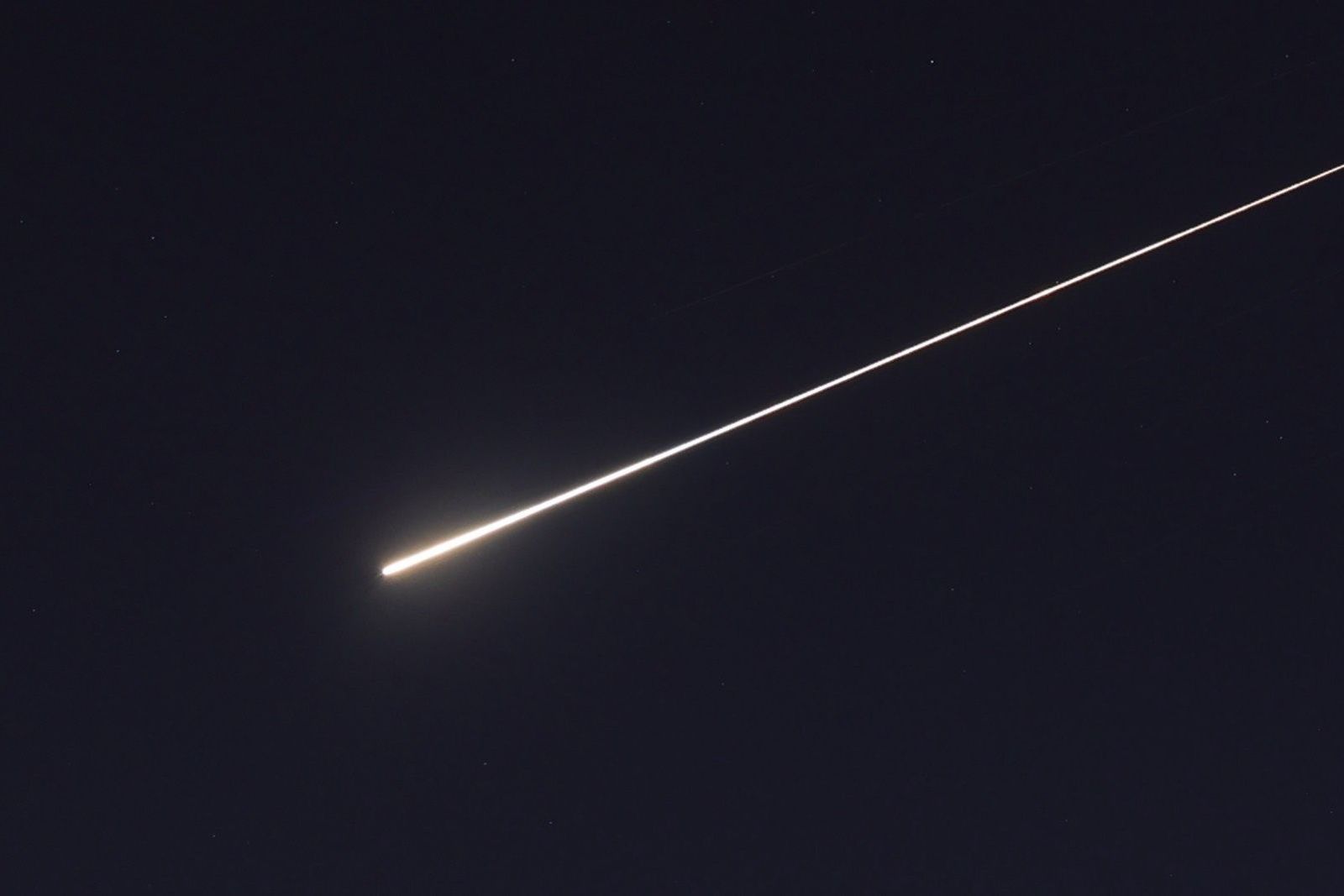 Galería Gráfica: Otra jornada de misiles, fuego, humo y militarización en Oriente Medio