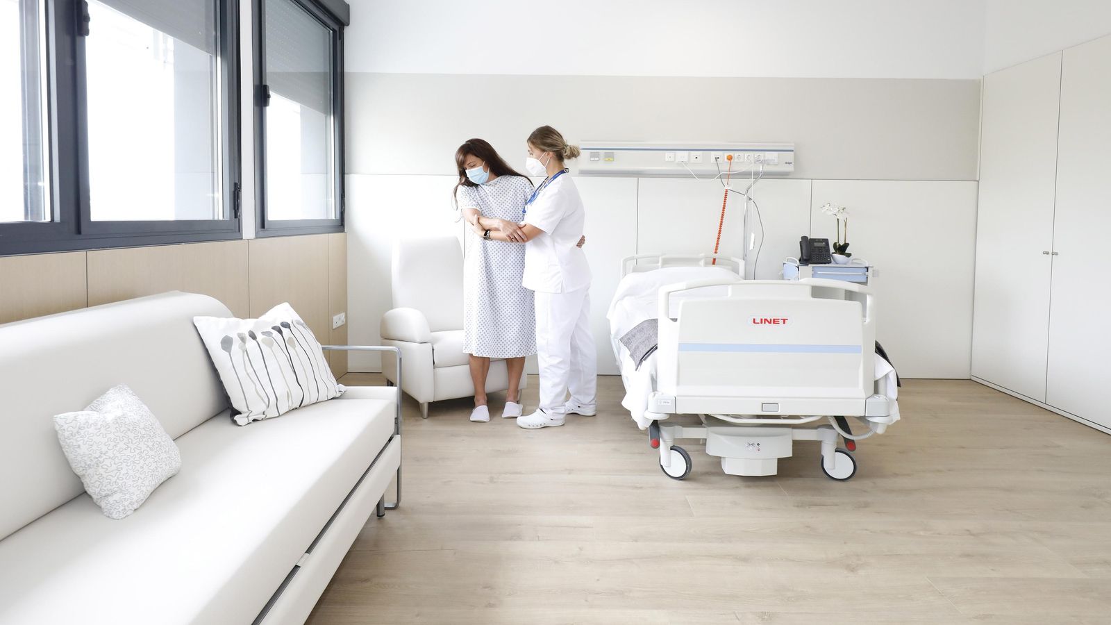 Una habitación de del Hospital Vithas Xanit Internacional.