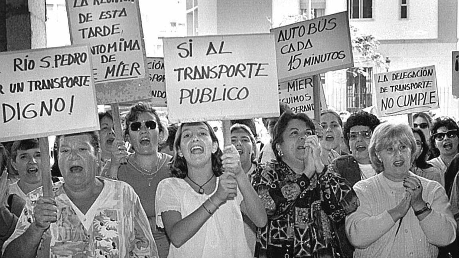 Protesta de vecinos del Río San Pedro, en los 90, para reclamar un mejor transporte