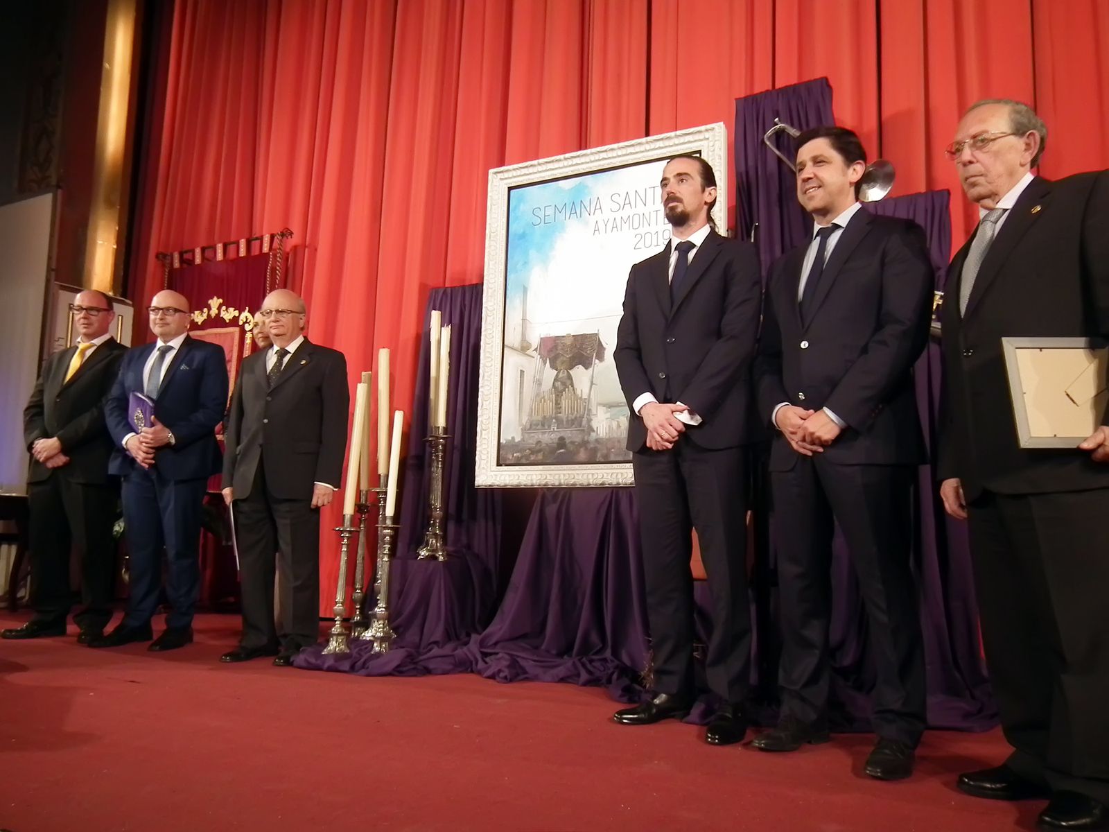 Un momento de la presentación del cartel anunciador de la Semana Santa de Ayamonte.