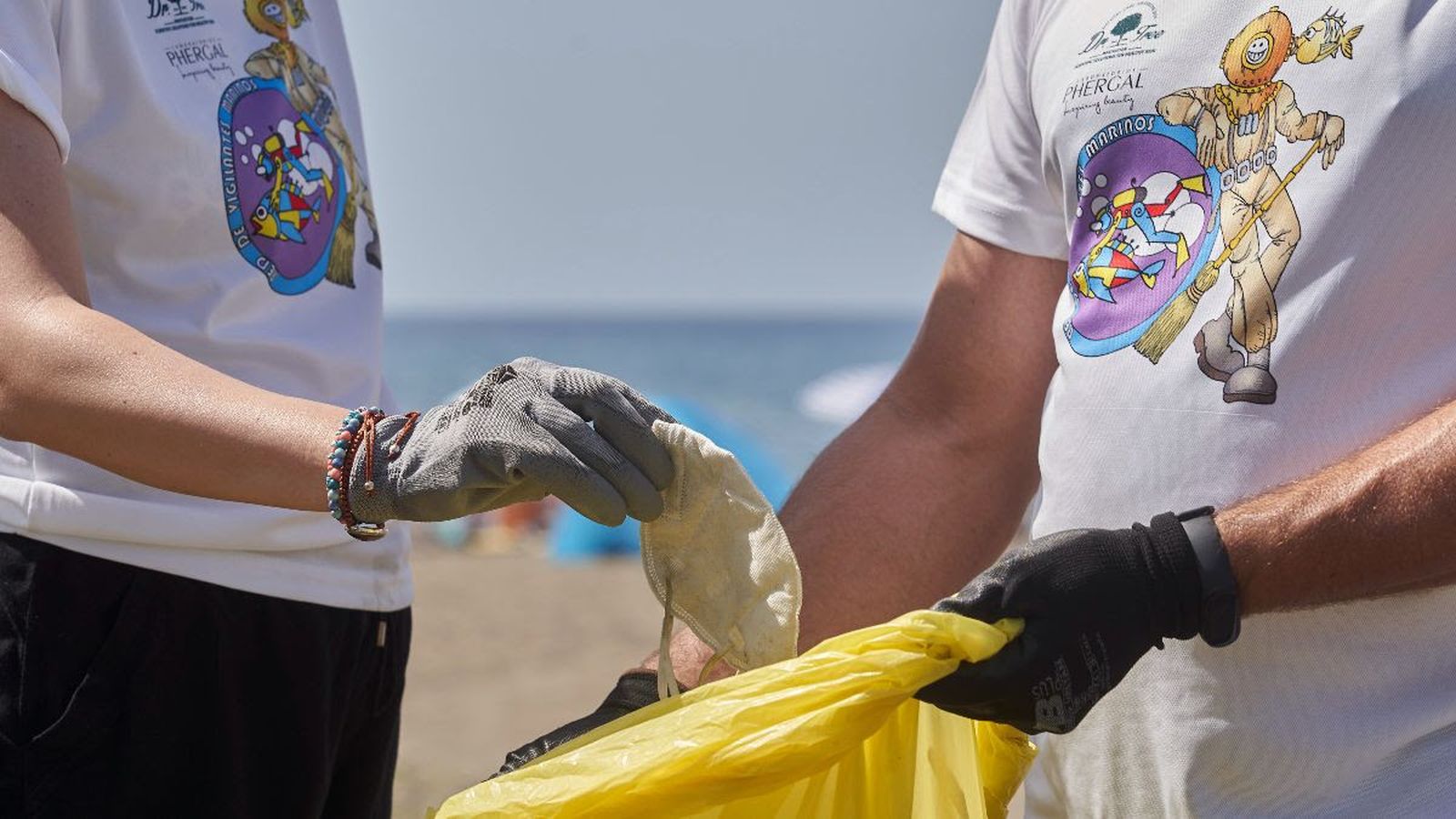 Organizan dos macro limpiezas de playas y fondos marinos en la Costa de Granada