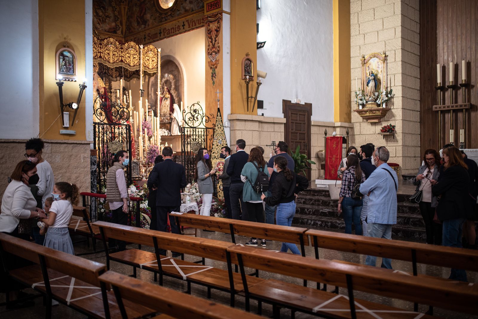 Imágenes del ambiente cofrade en la Iglesia del Sagrado Corazón de Jesús