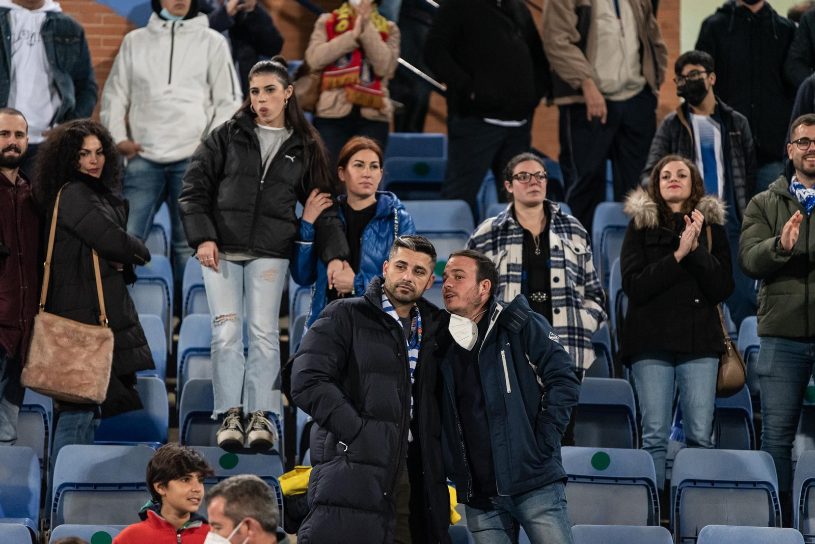Imágenes del ambiente en las gradas del Recre - Conil