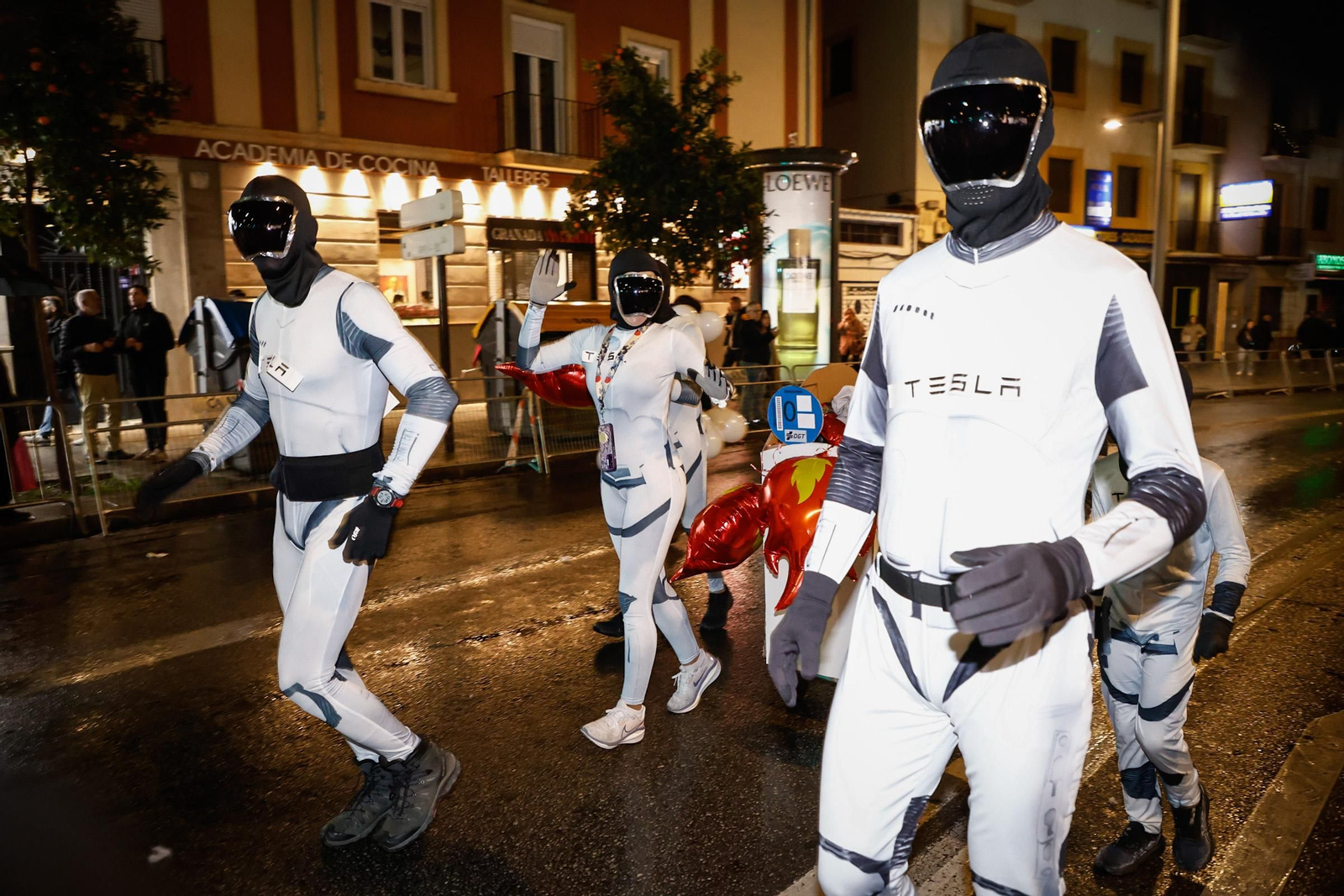 Búscate en la Carrera Nocturna de Disfraces de Granada