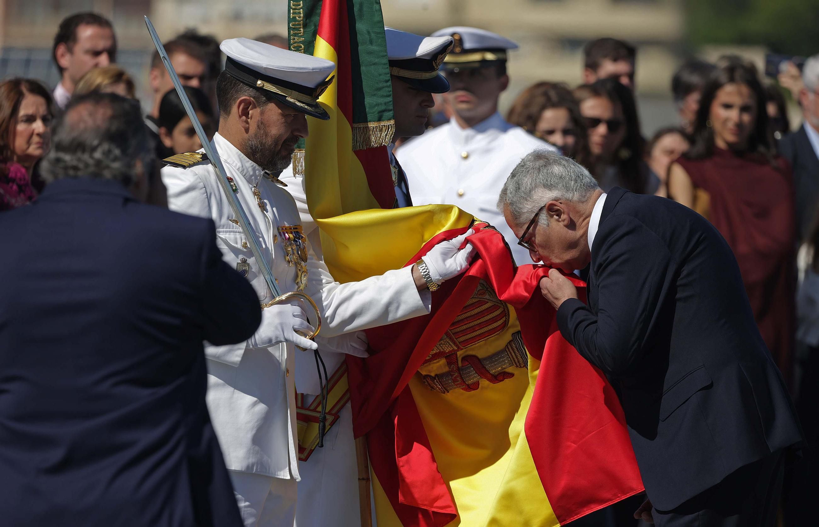 Fotos de la Jura de Bandera para personal civil a bordo del Buque de Asalto Anfibio 'Castilla' en Algeciras