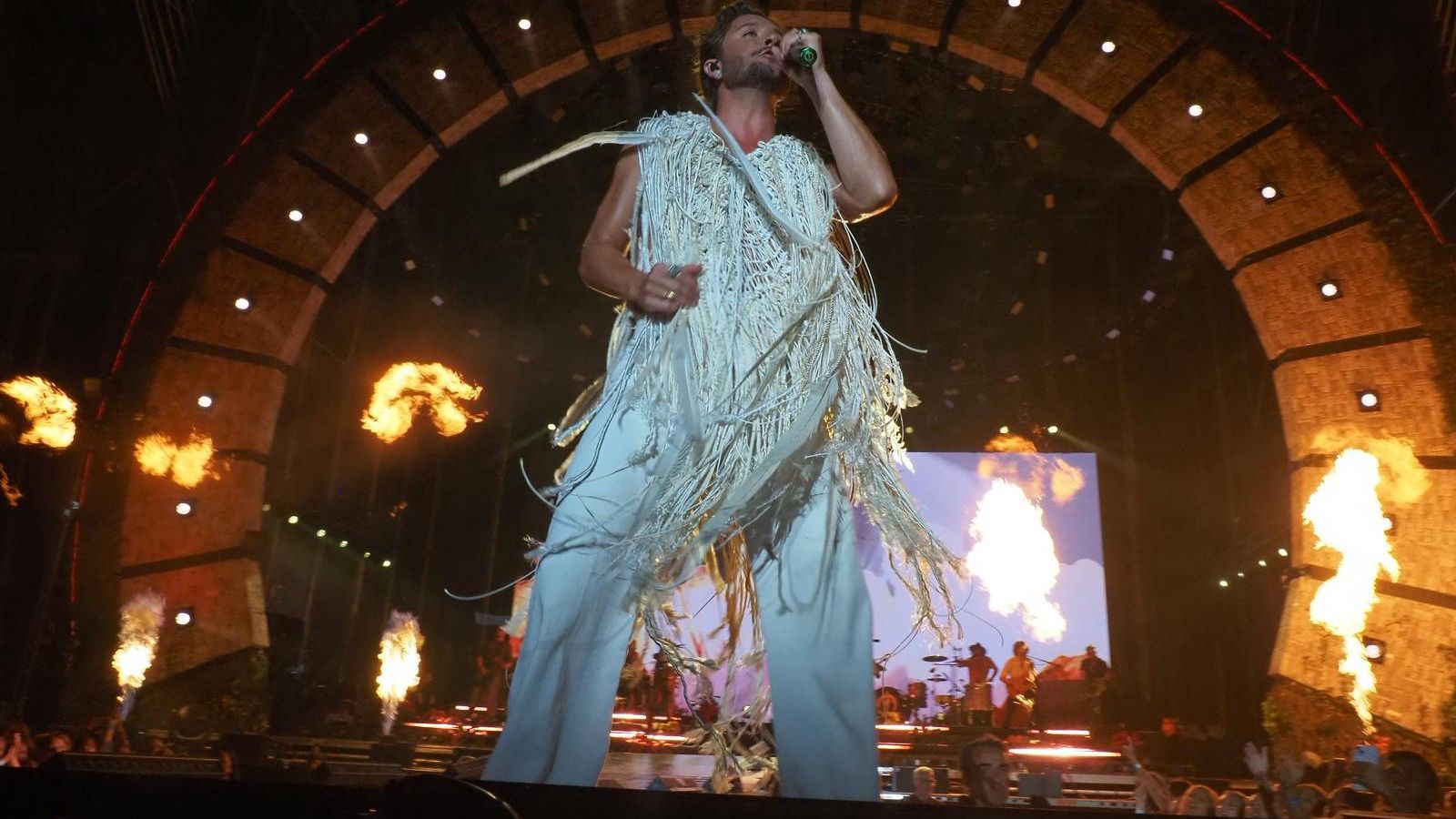 Manuel Carrasco durante el concierto este viernes en Isla Cristina.