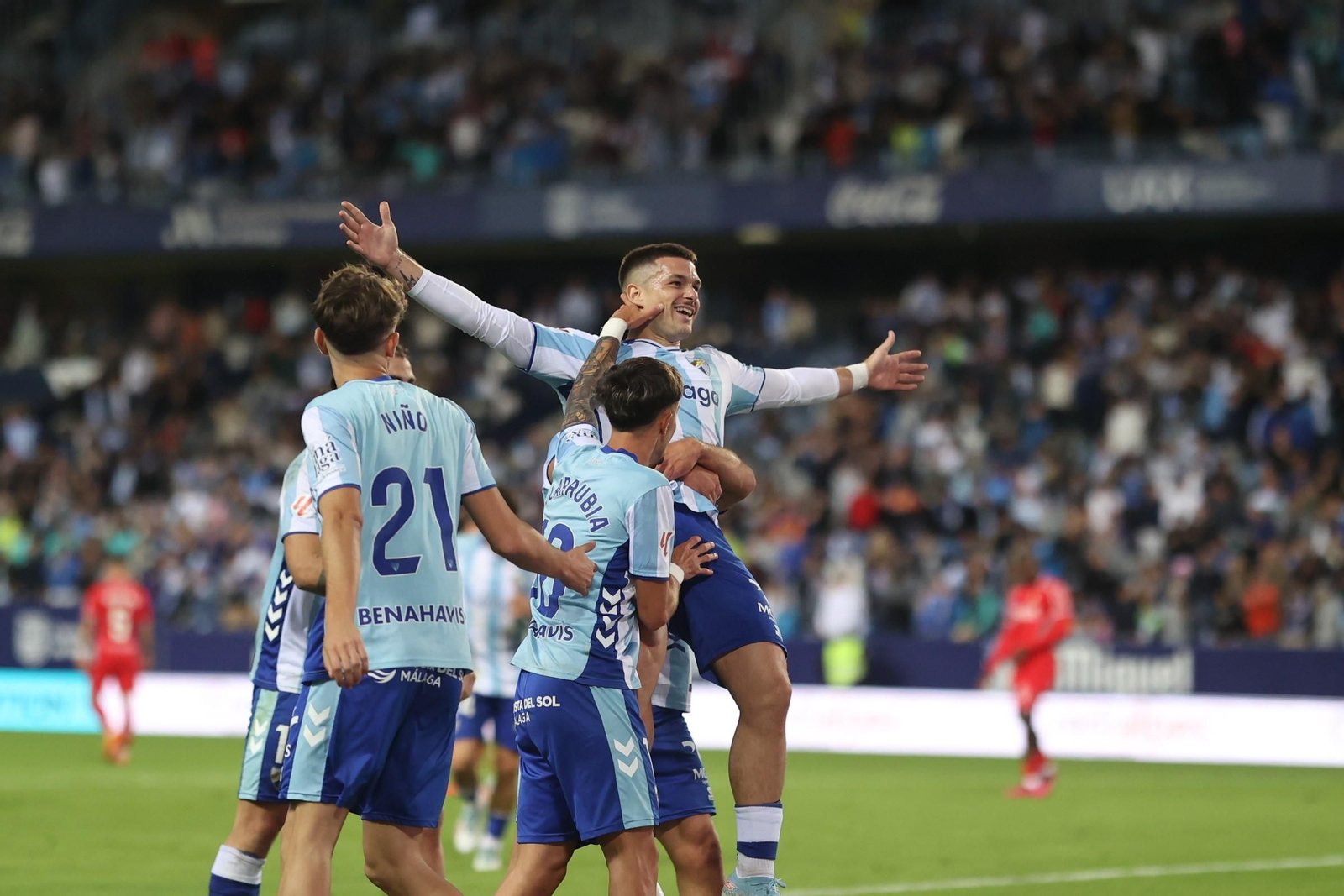 Las fotos del imponente ambiente en La Rosaleda en el Málaga - Córdoba CF