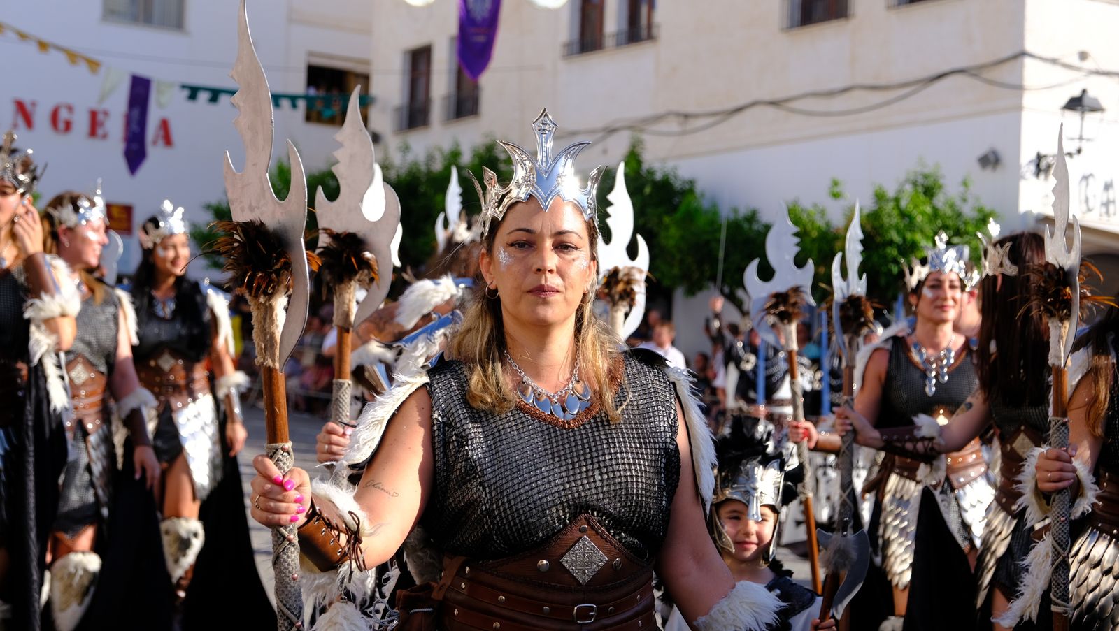 El espectacular desfile de Moros y Cristianos de Mojácar, en imágenes