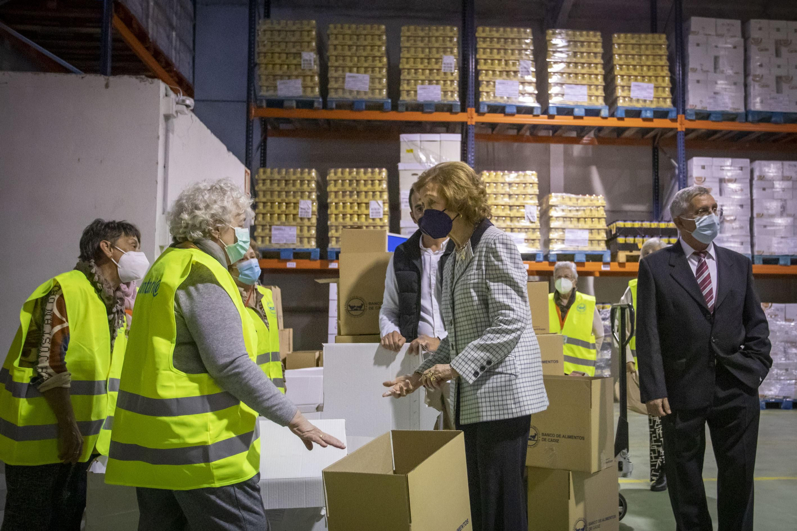 Imágenes de la visita de la Reina Sofía al Banco de Alimentos de Cádiz