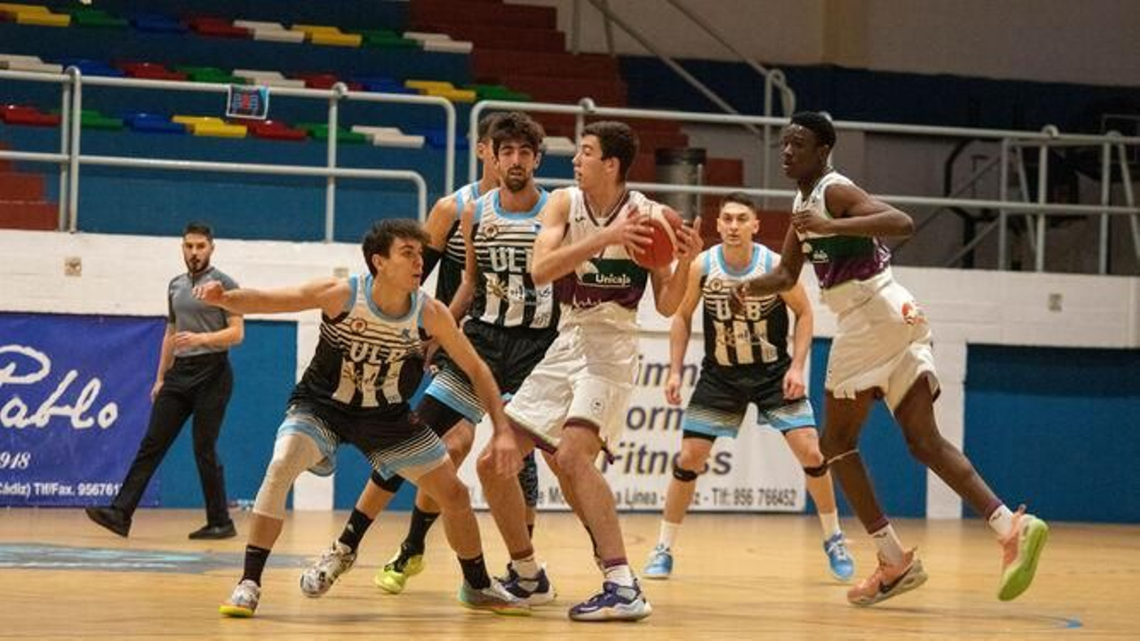 Álvaro Folgueiras, en el partido en La Línea. Álvaro Folgueiras, en el partido en La Línea.