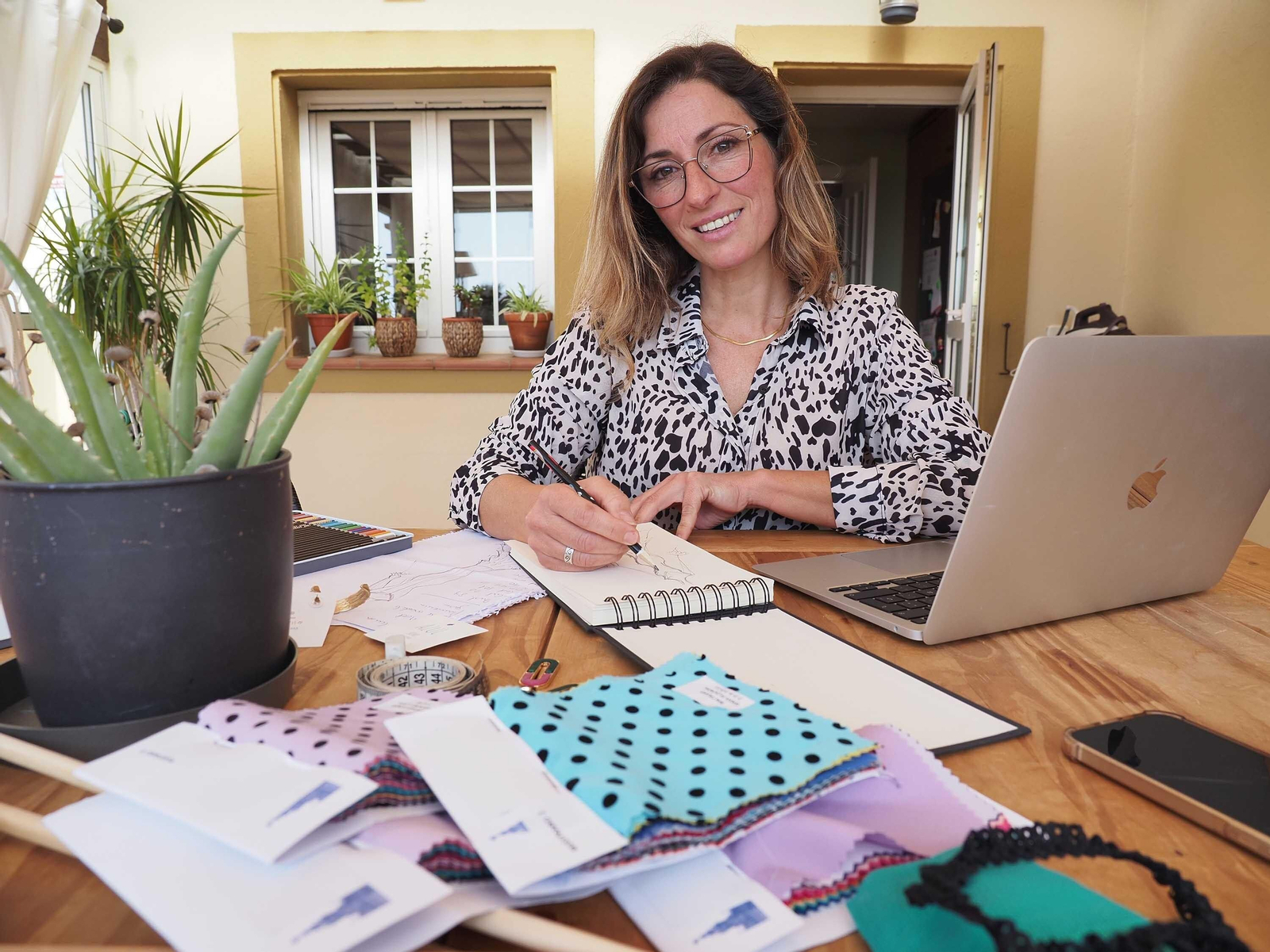 Susana Pagés atiende a Huelva Información mientras trabaja en su casa de Ayamonte Susana Pagés atiende a Huelva Información mientras trabaja en su casa de Ayamonte