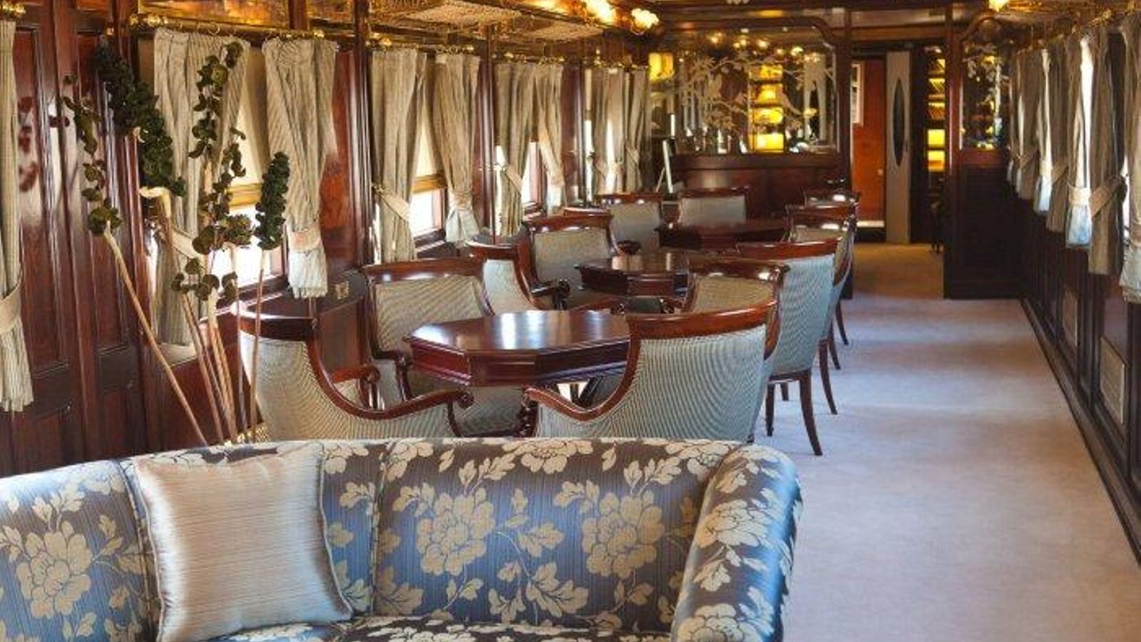 Los salones del tren Al-Ándalus.