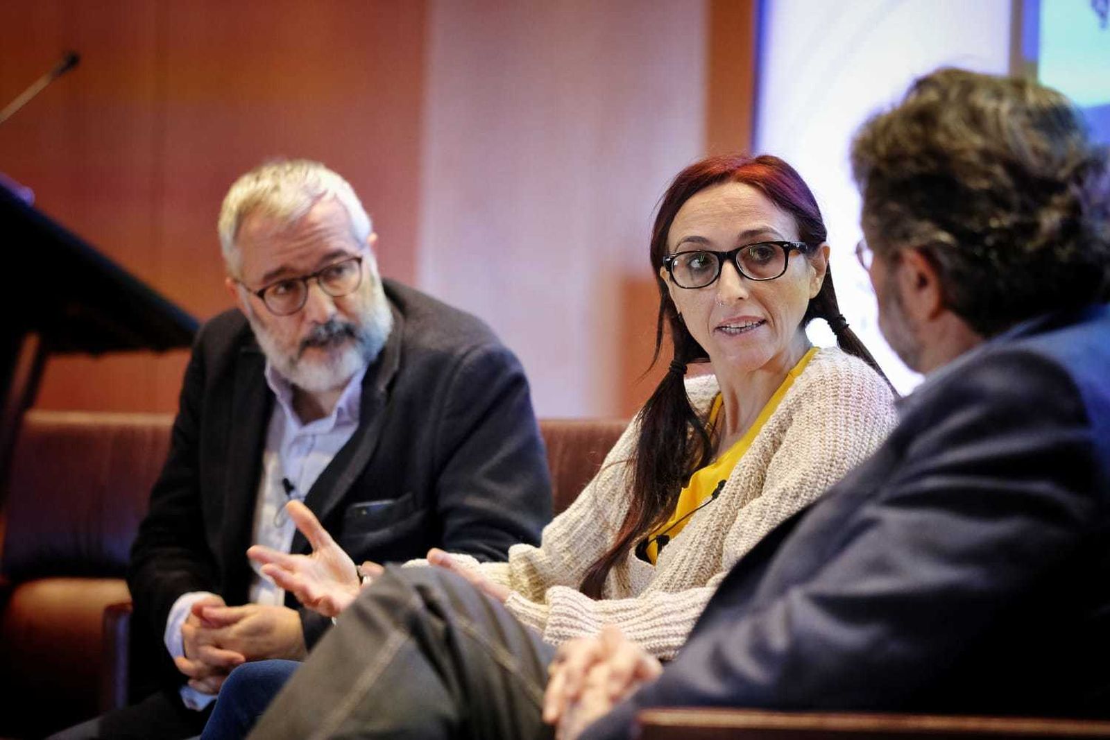 Alfonso Armada y Helena Maleno en Cádiz, durante su participación en el congreso de Periodismo de Google.