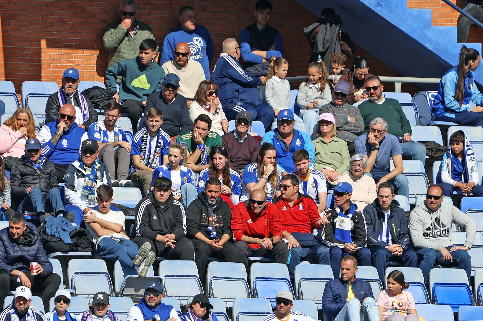Búscate en las gradas del Nuevo Colombino en el Recre-Yeclano